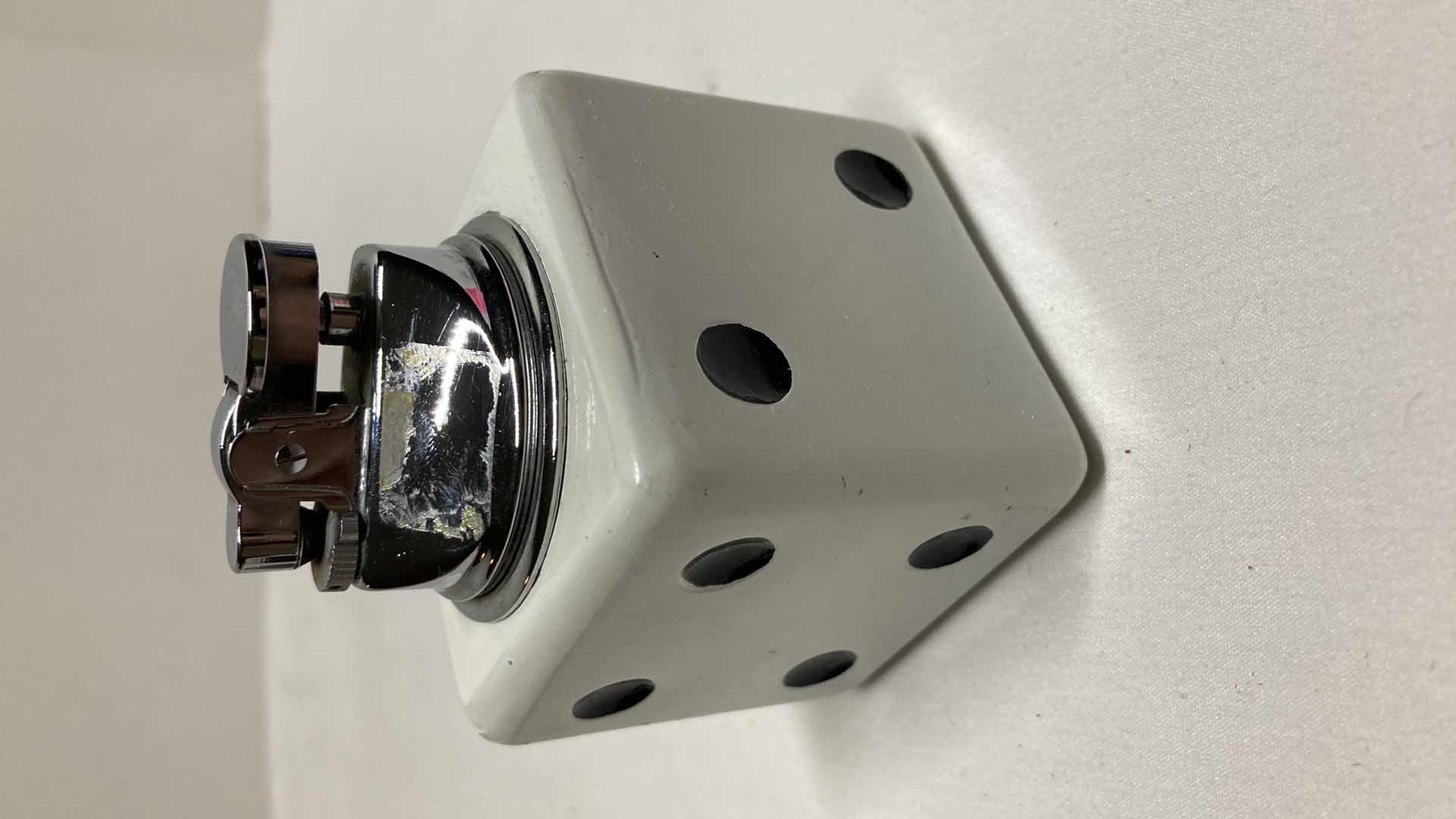 Photo 1 of LUCKY STRIKES FLAT FIFTIES TIN W DICE TABLE LIGHTER