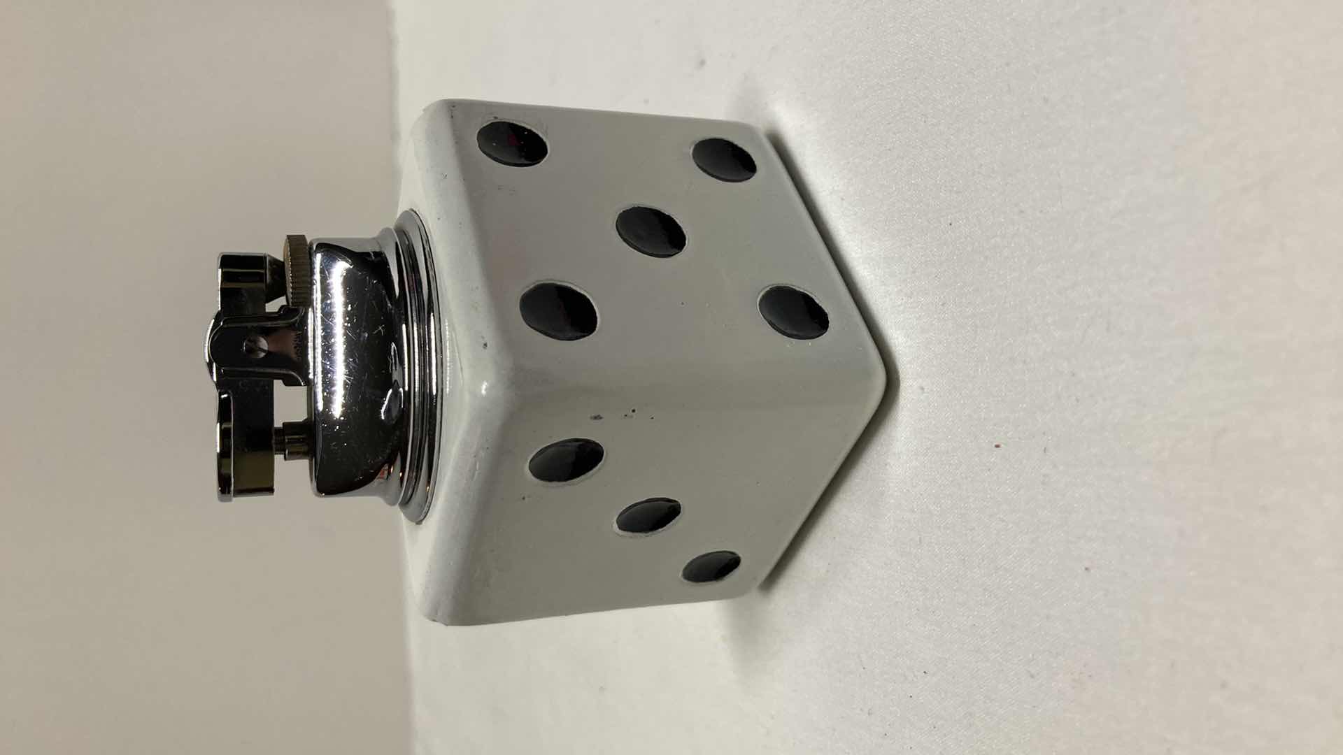 Photo 1 of LUCKY STRIKES FLAT FIFTIES TIN W DICE TABLE LIGHTER