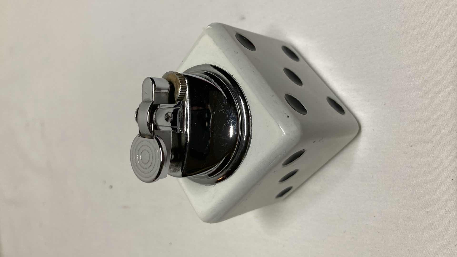 Photo 1 of LUCKY STRIKES FLAT FIFTIES TIN W DICE TABLE LIGHTER