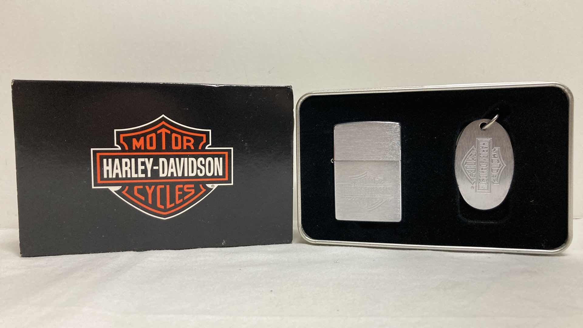 Photo 1 of HARLEY DAVIDSON ZIPPO LIGHTER & KEYCHAIN SET