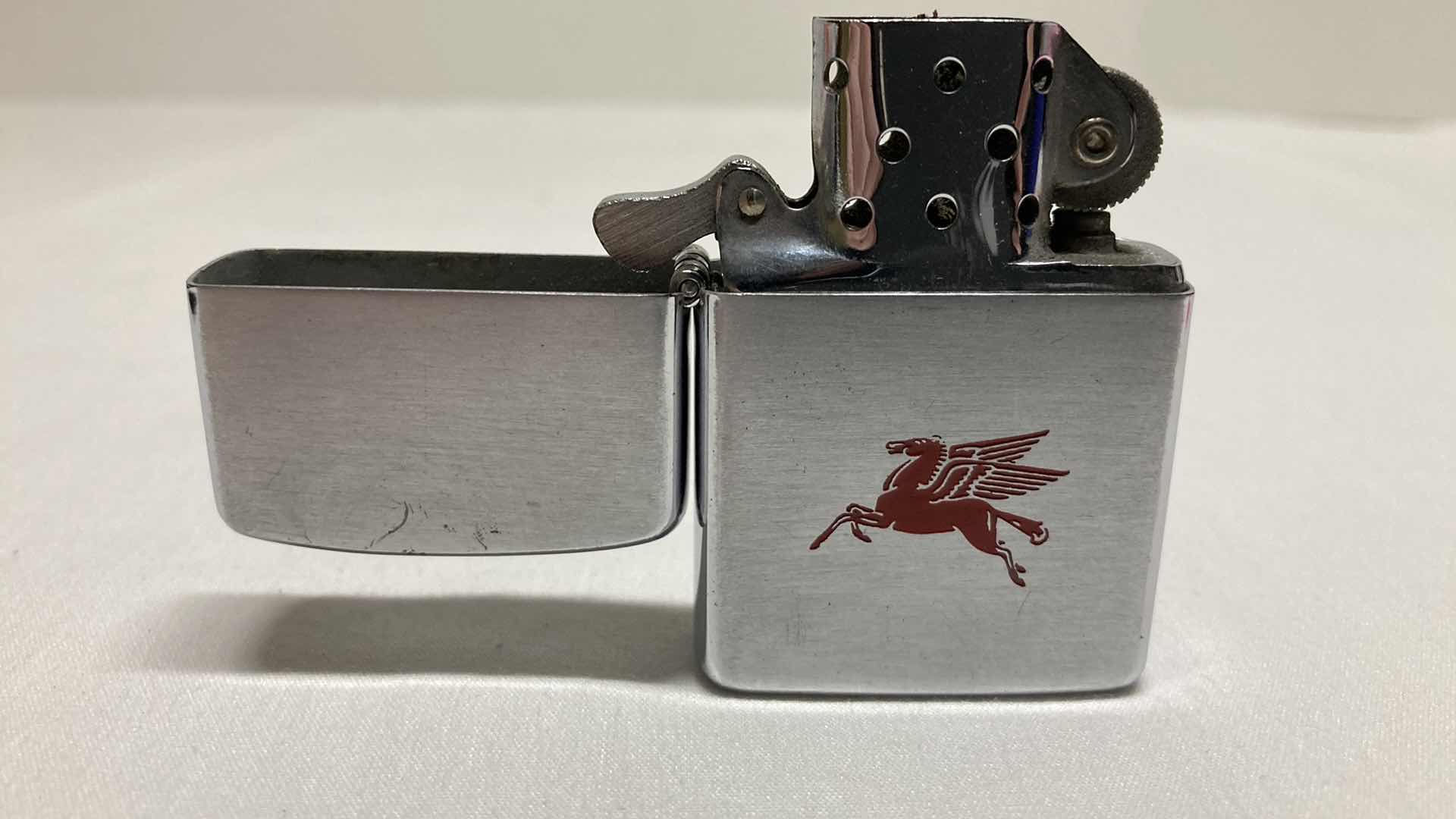 Photo 1 of BARLOW PEGASUS MOBLE OIL LIGHTER