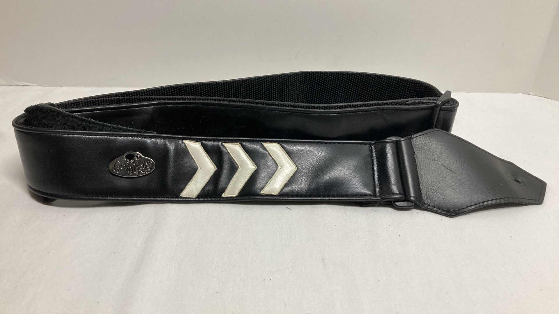 Photo 1 of GET’M GET’M LEATHER GUITAR STRAP