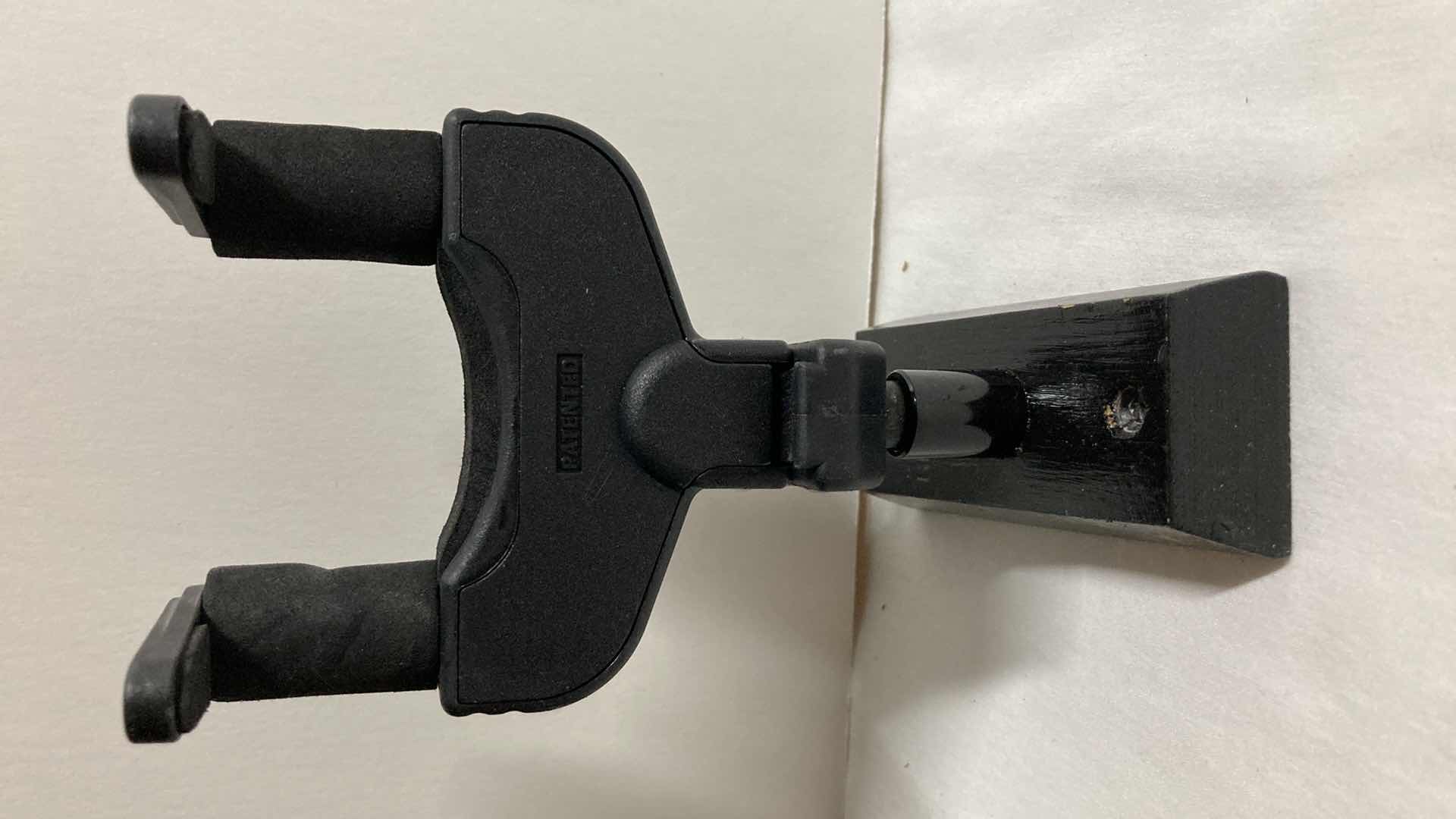 Photo 1 of HERCULES AUTO GRIP SYSTEM WALL MOUNTED GUITAR HANGER MODEL GSP38WB (3)