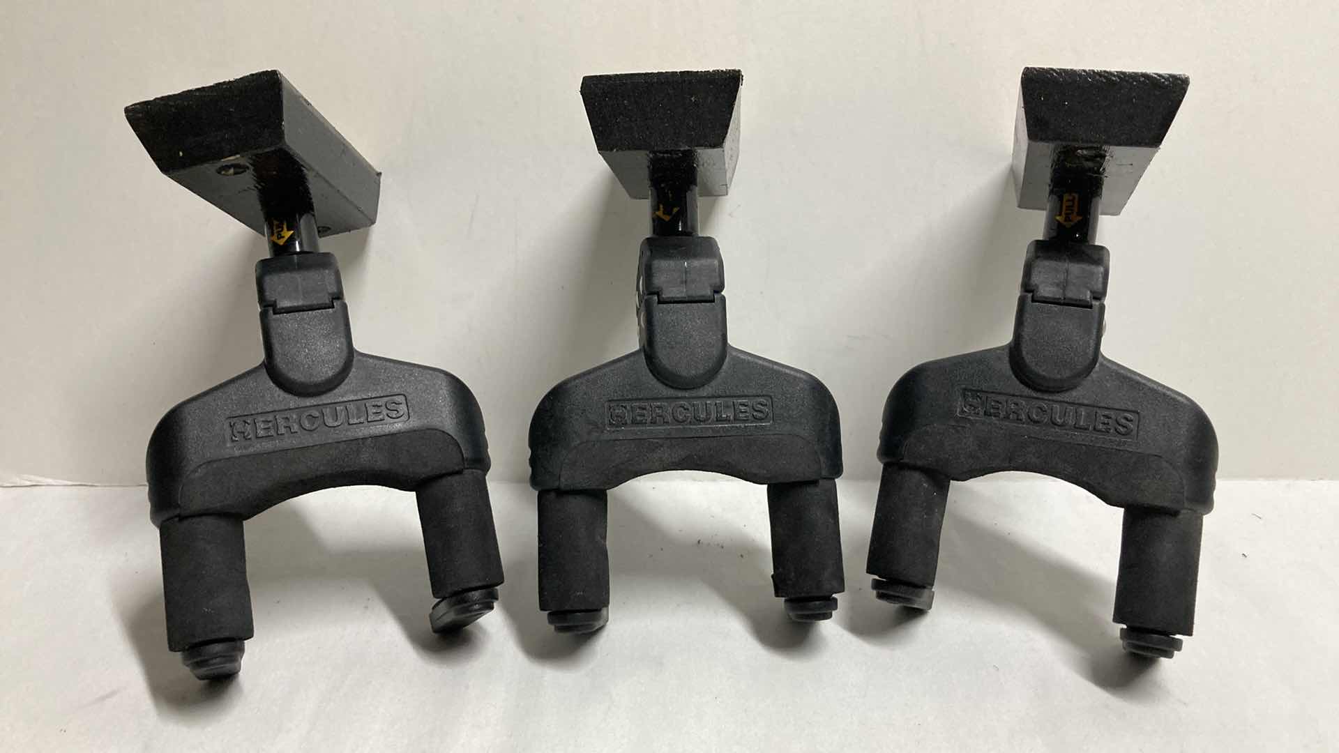 Photo 1 of HERCULES AUTO GRIP SYSTEM WALL MOUNTED GUITAR HANGER MODEL GSP38WB (3)