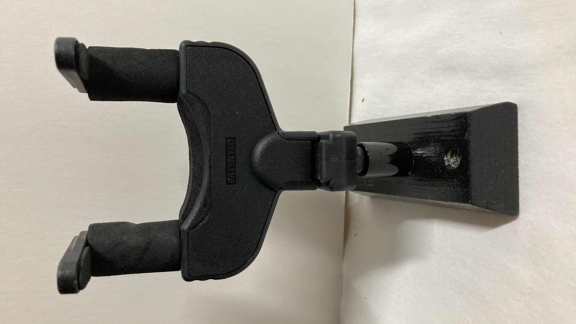 Photo 1 of HERCULES AUTO GRIP SYSTEM WALL MOUNTED GUITAR HANGER MODEL GSP38WB (3)