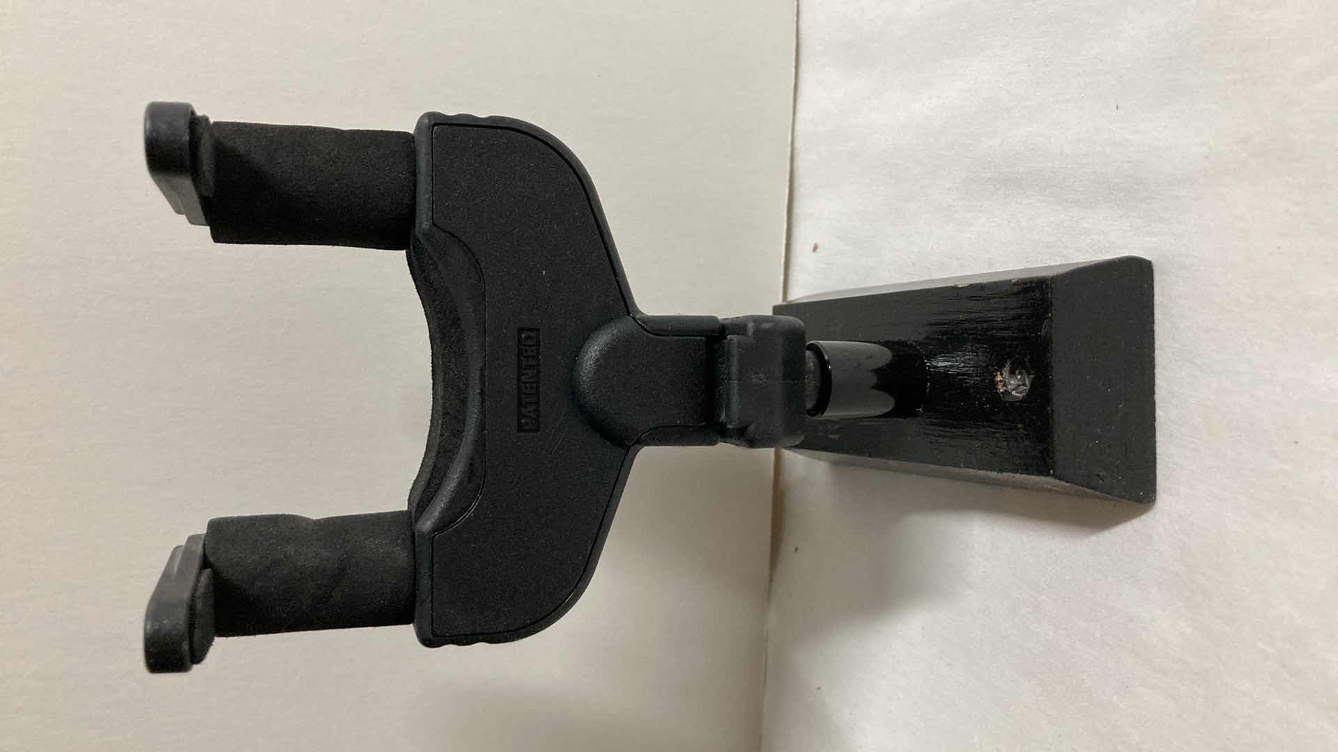 Photo 1 of HERCULES AUTO GRIP SYSTEM WALL MOUNTED GUITAR HANGER MODEL GSP38WB (3)