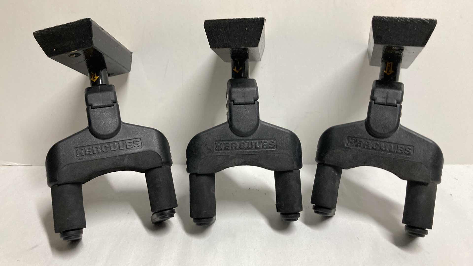 Photo 1 of HERCULES AUTO GRIP SYSTEM WALL MOUNTED GUITAR HANGER MODEL GSP38WB (3)