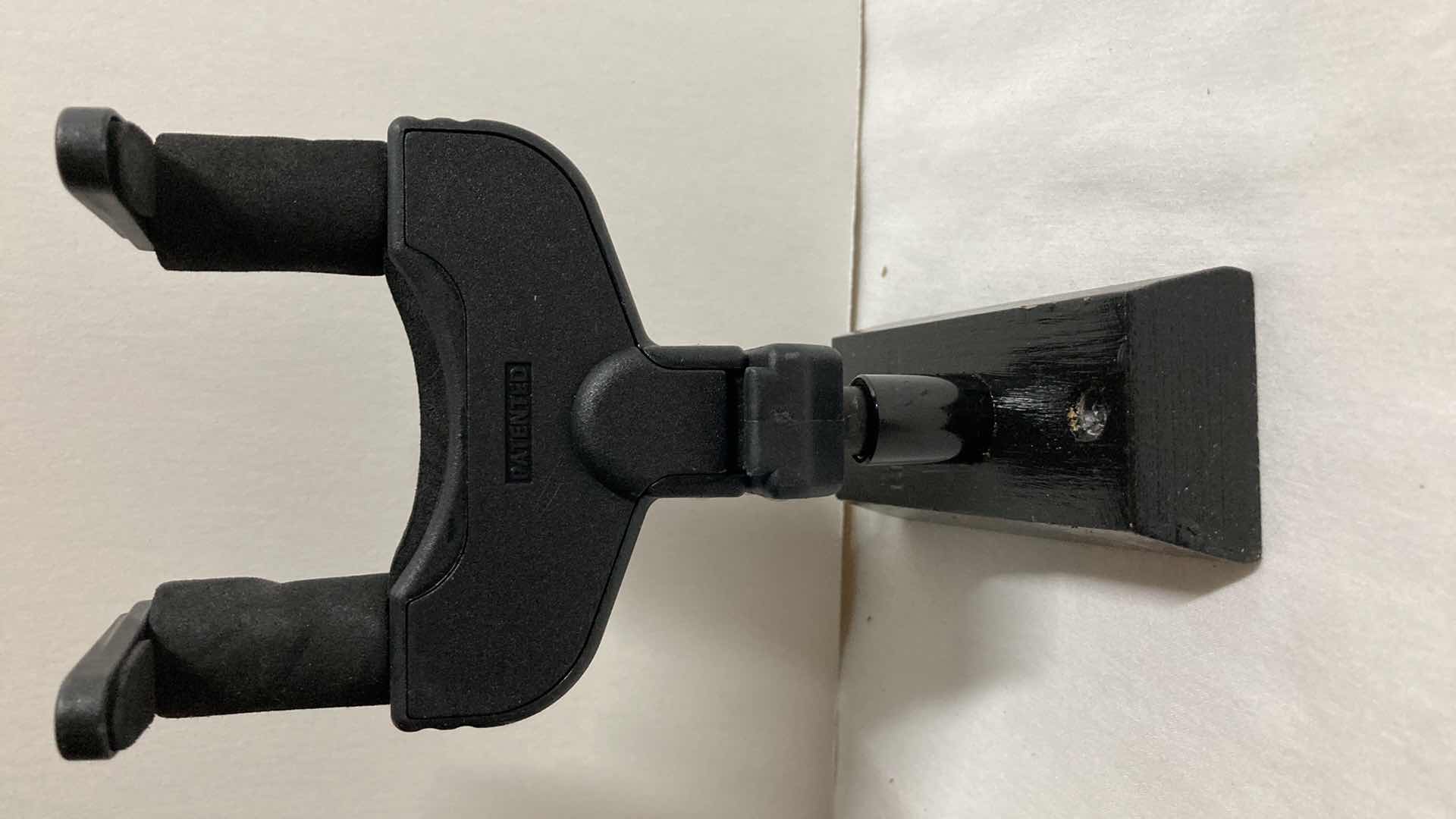 Photo 1 of HERCULES AUTO GRIP SYSTEM WALL MOUNTED GUITAR HANGER MODEL GSP38WB (3)