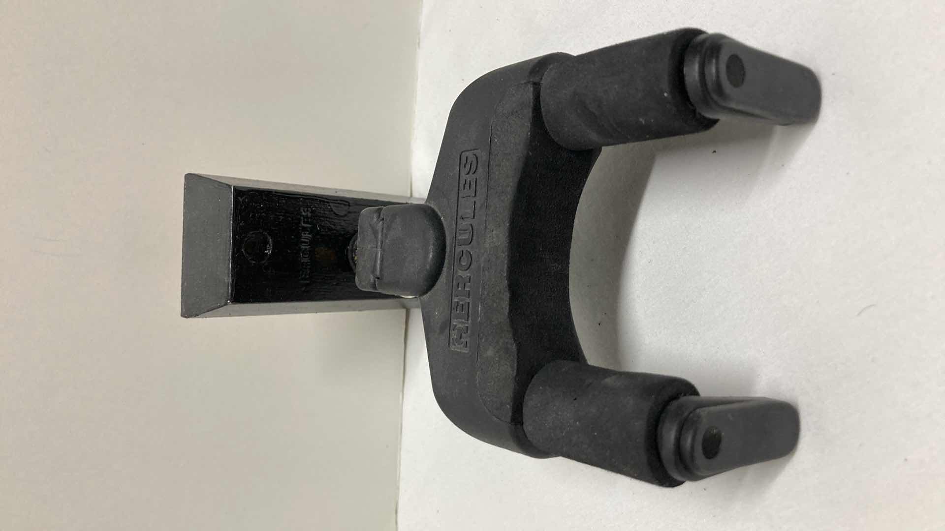 Photo 1 of HERCULES AUTO GRIP SYSTEM WALL MOUNTED GUITAR HANGER MODEL GSP38WB (3)