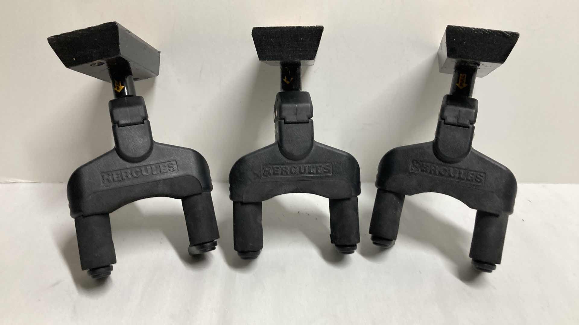 Photo 1 of HERCULES AUTO GRIP SYSTEM WALL MOUNTED GUITAR HANGER MODEL GSP38WB (3)