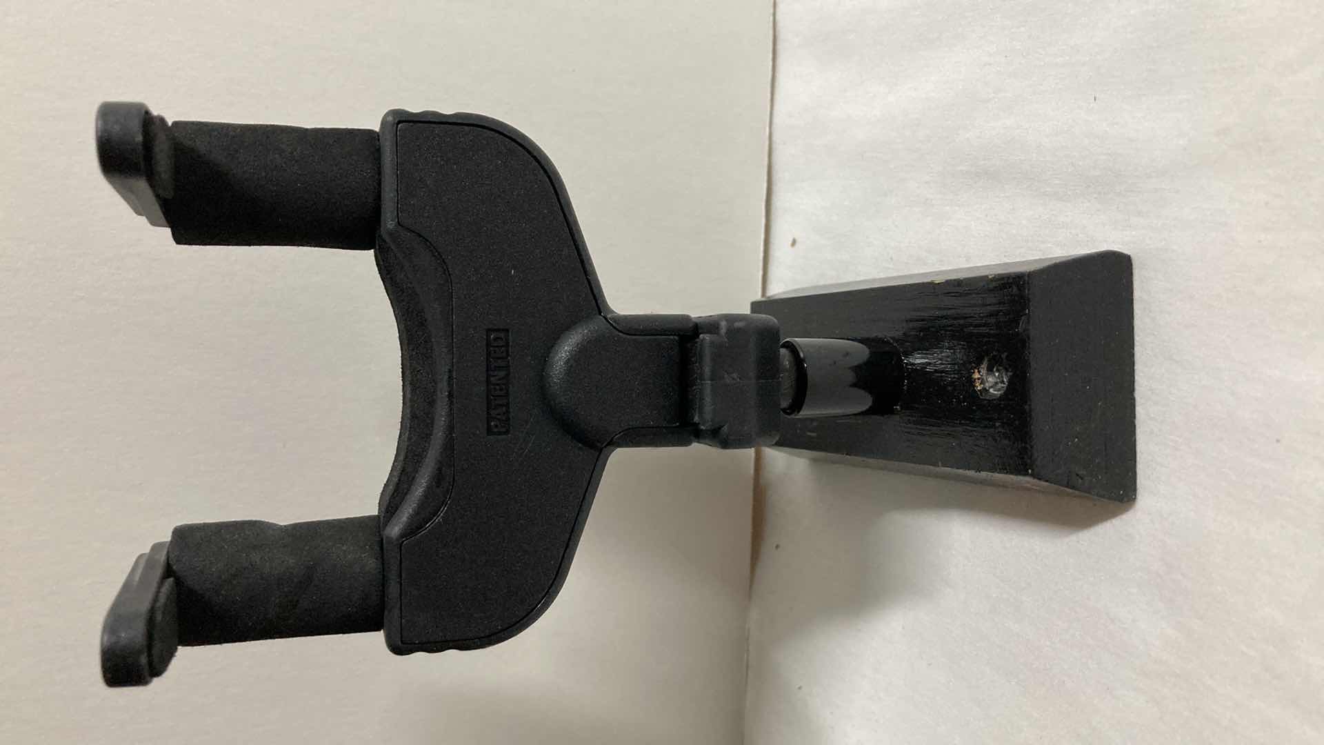 Photo 1 of HERCULES AUTO GRIP SYSTEM WALL MOUNTED GUITAR HANGER MODEL GSP38WB (3)