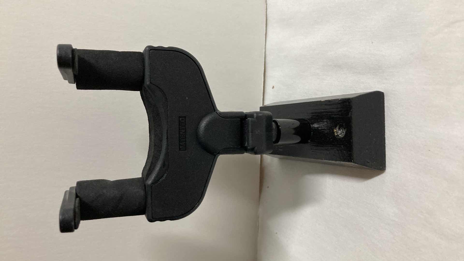 Photo 1 of HERCULES AUTO GRIP SYSTEM WALL MOUNTED GUITAR HANGER MODEL GSP38WB (3)