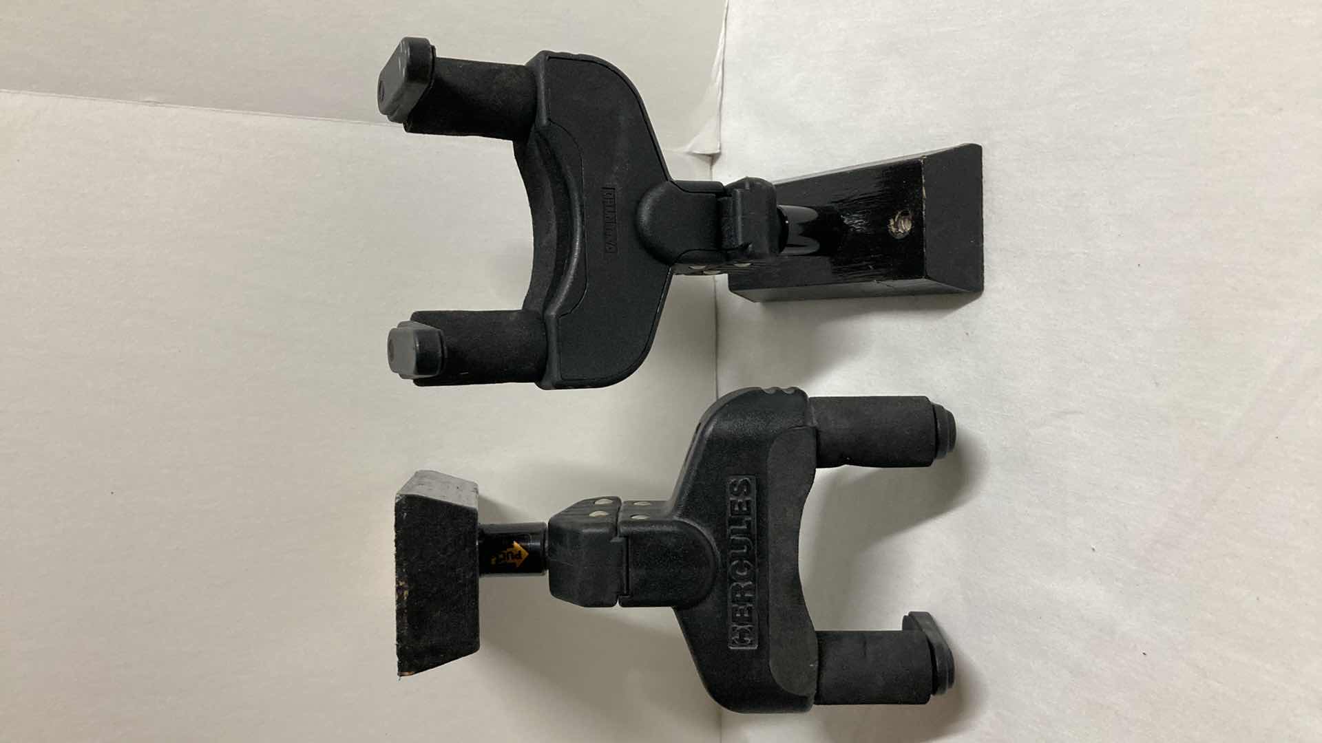 Photo 1 of HERCULES AUTO GRIP SYSTEM WALL MOUNTED GUITAR HANGER MODEL GSP38WB (2) W WALL MOUNTED GUITAR HANGERS (6)