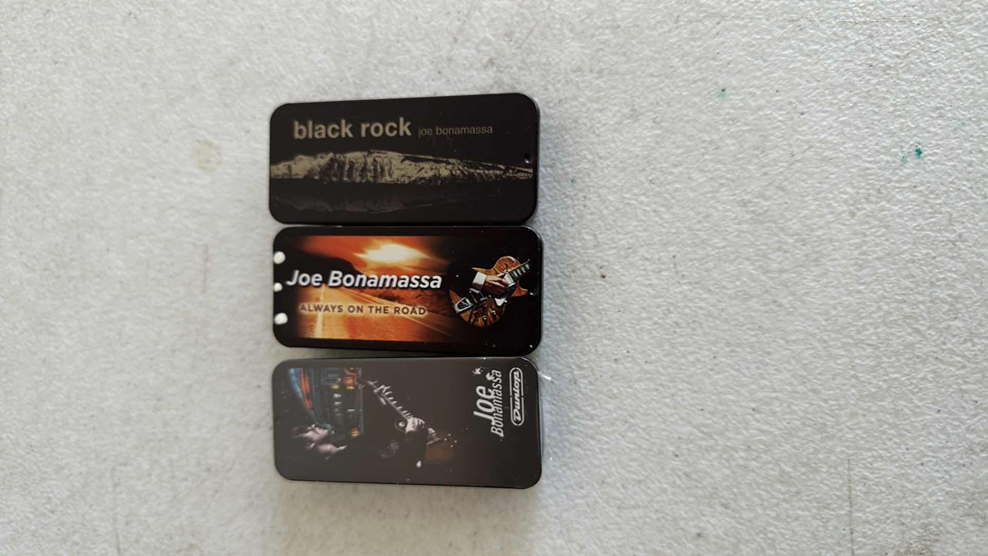 Photo 1 of GUITAR EQUIPMENT AND PICKS