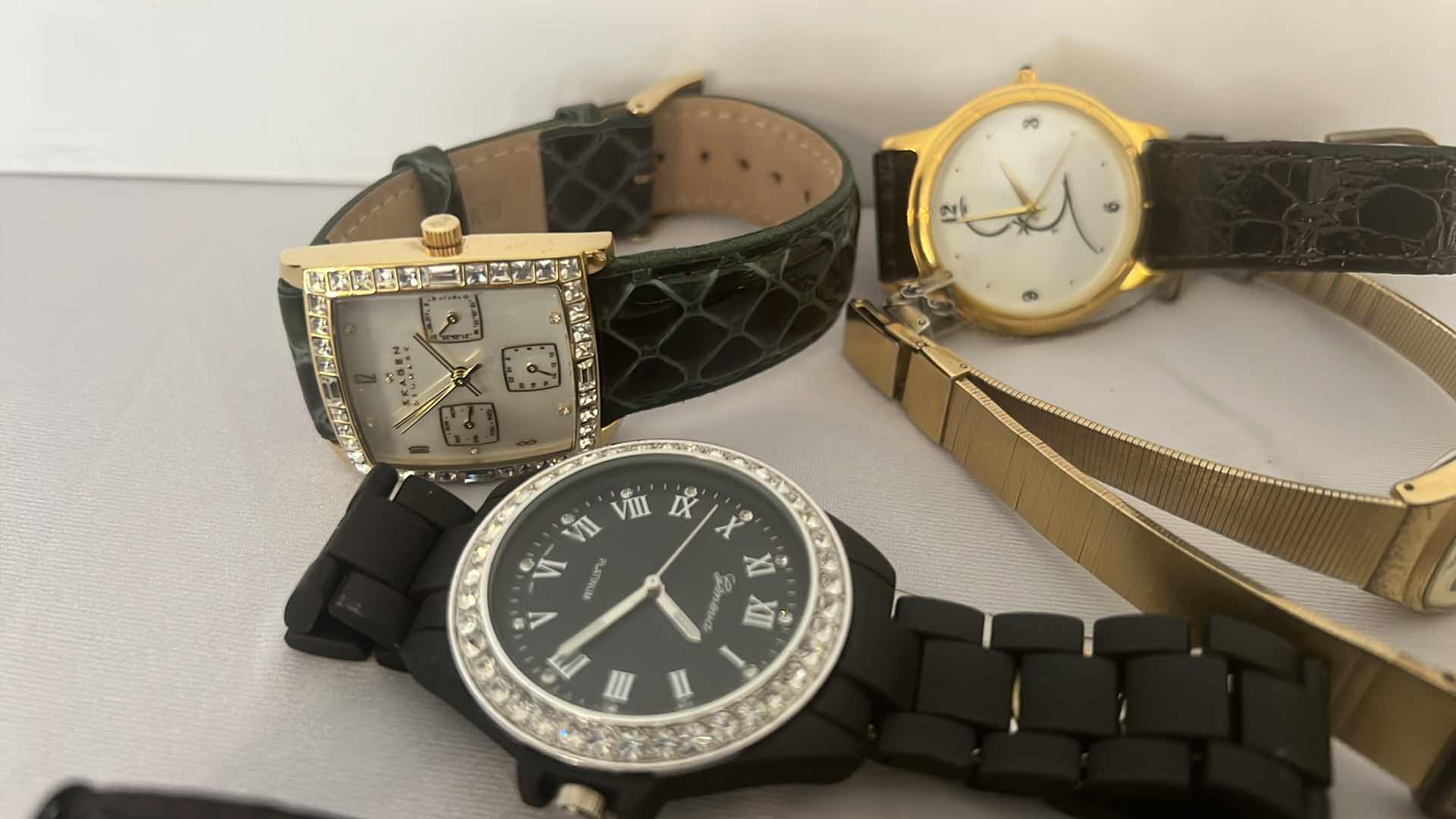 Photo 5 of 9-WATCHES