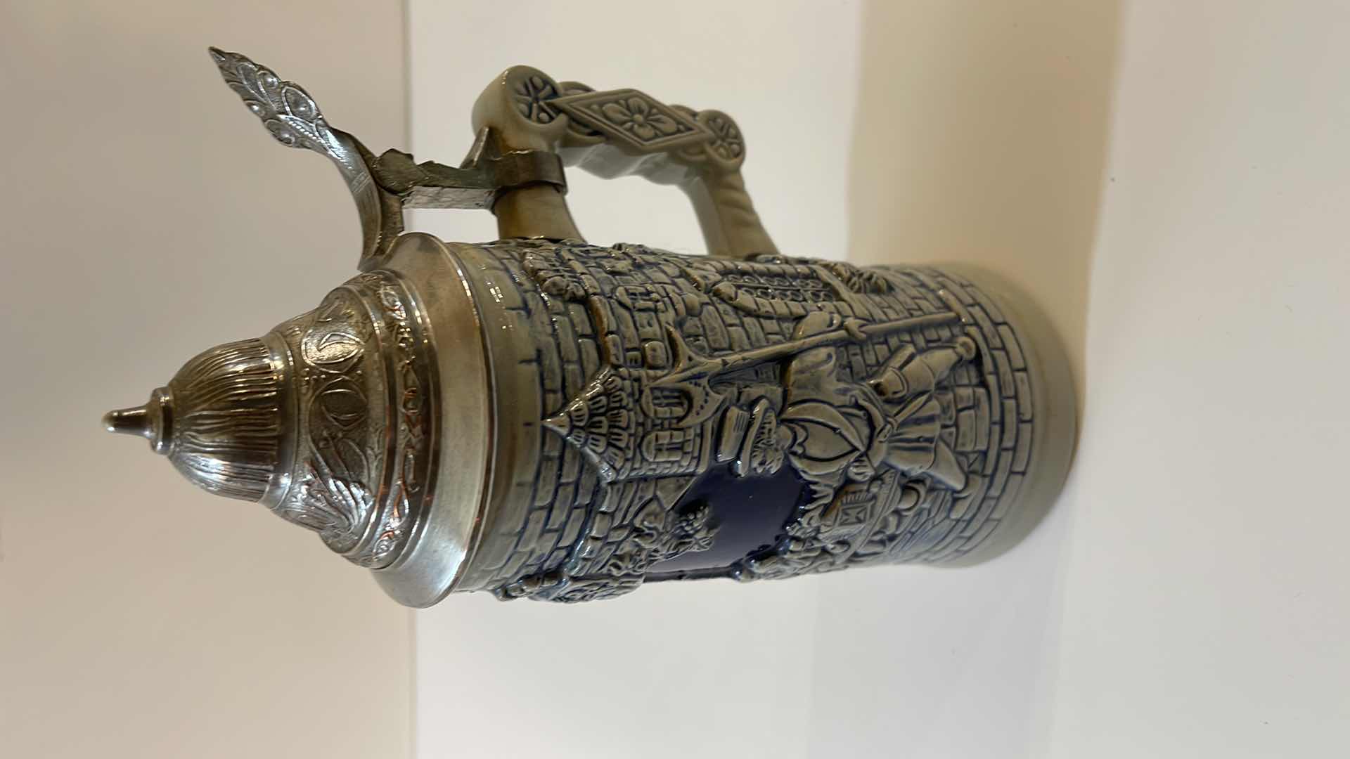 Photo 1 of VINTAGE KING BLUE GERMAN BEER STEIN 