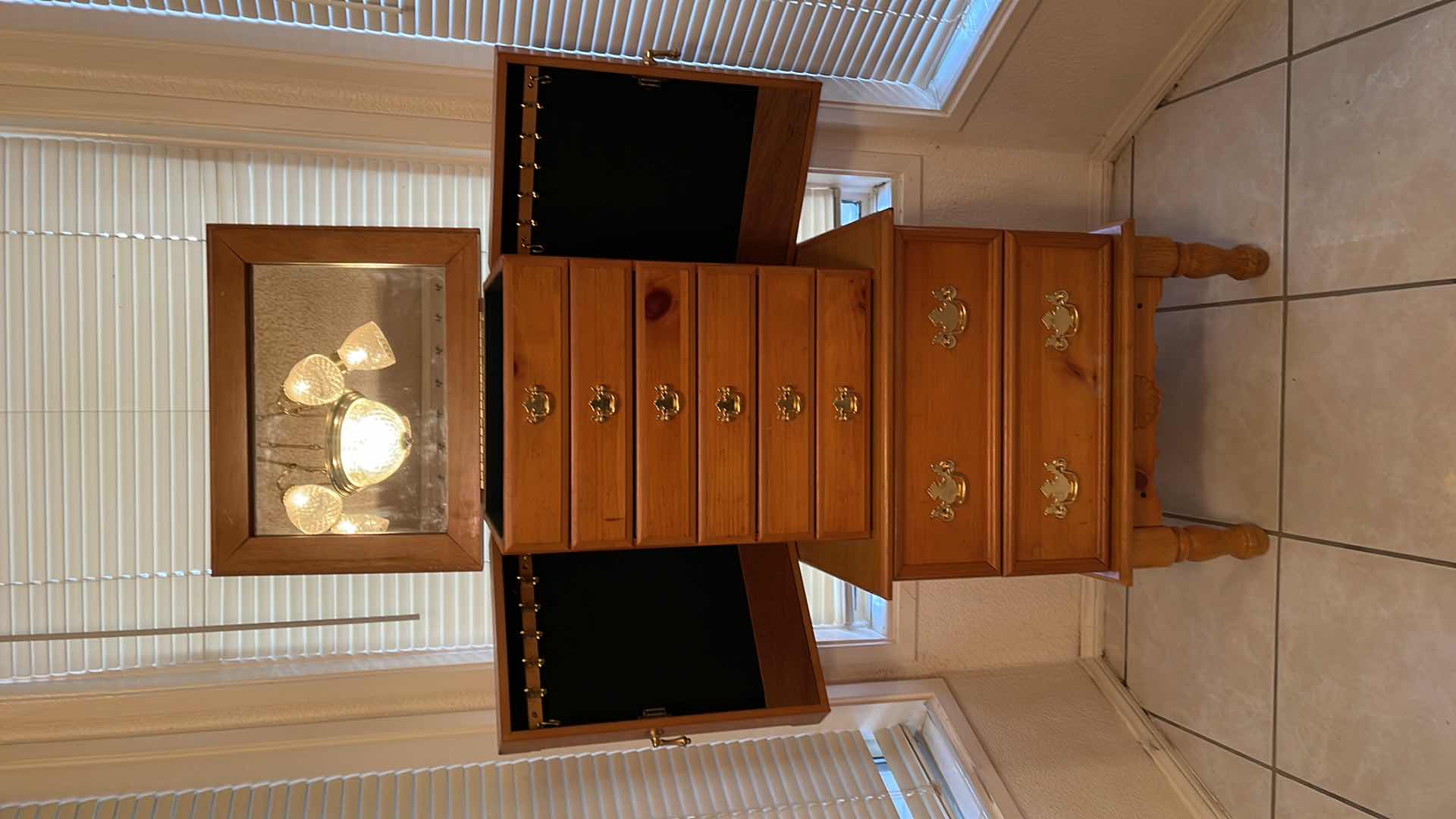 Photo 1 of JEWELRY ARMIOR 19x15x42