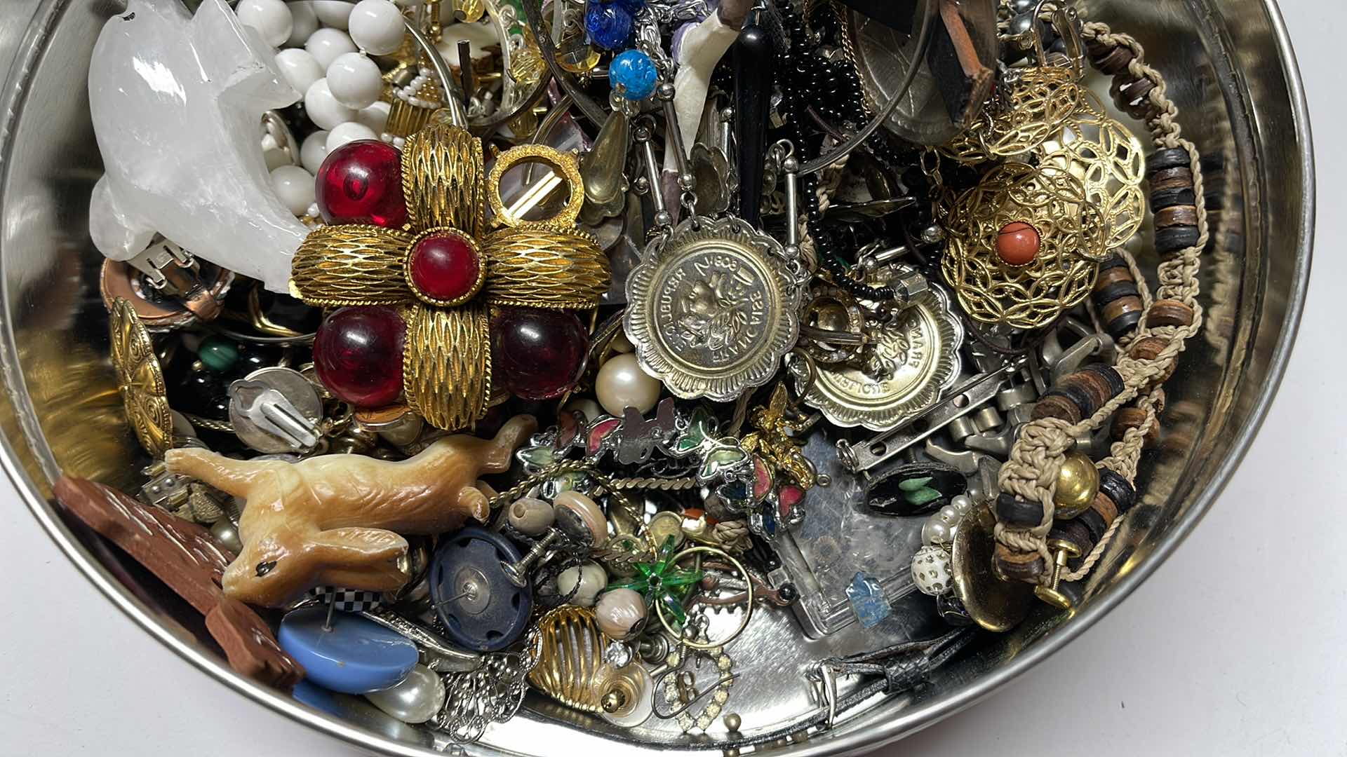 Photo 4 of CRAFT JEWELRY BITS AND PIECES