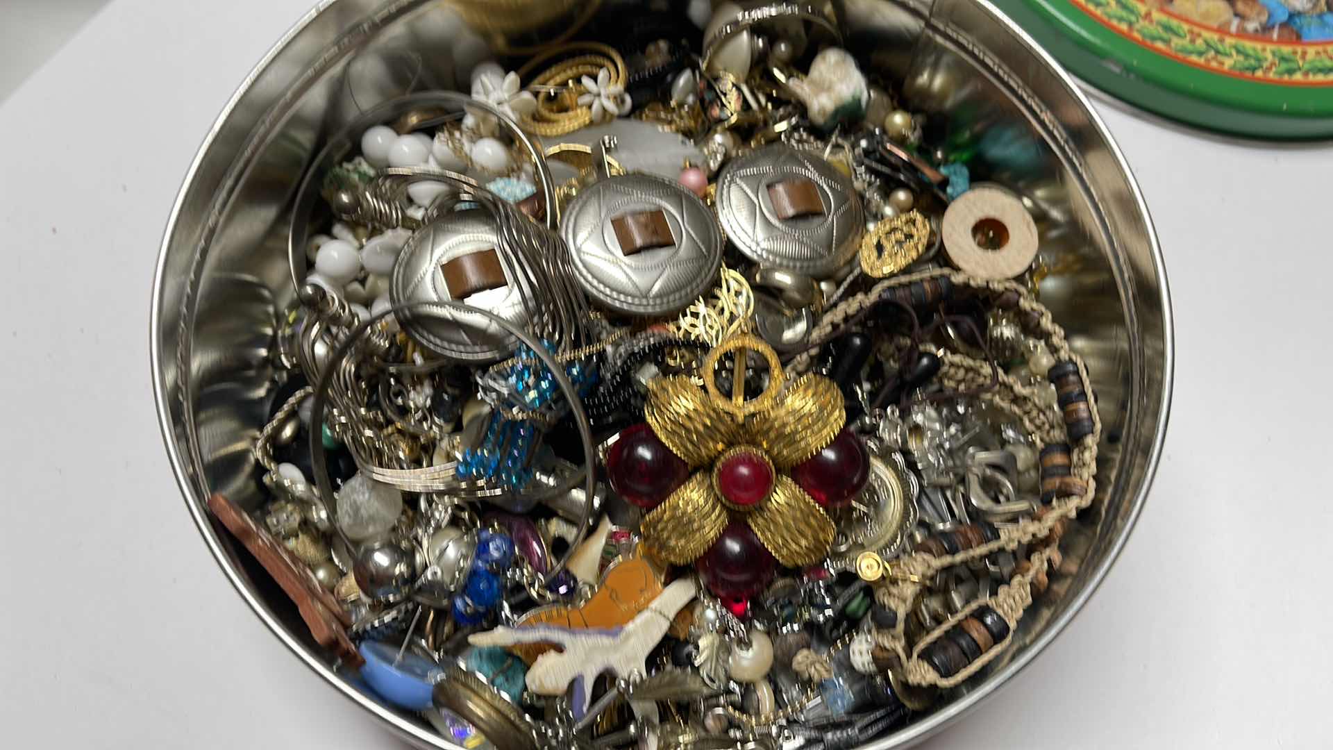 Photo 1 of CRAFT JEWELRY BITS AND PIECES