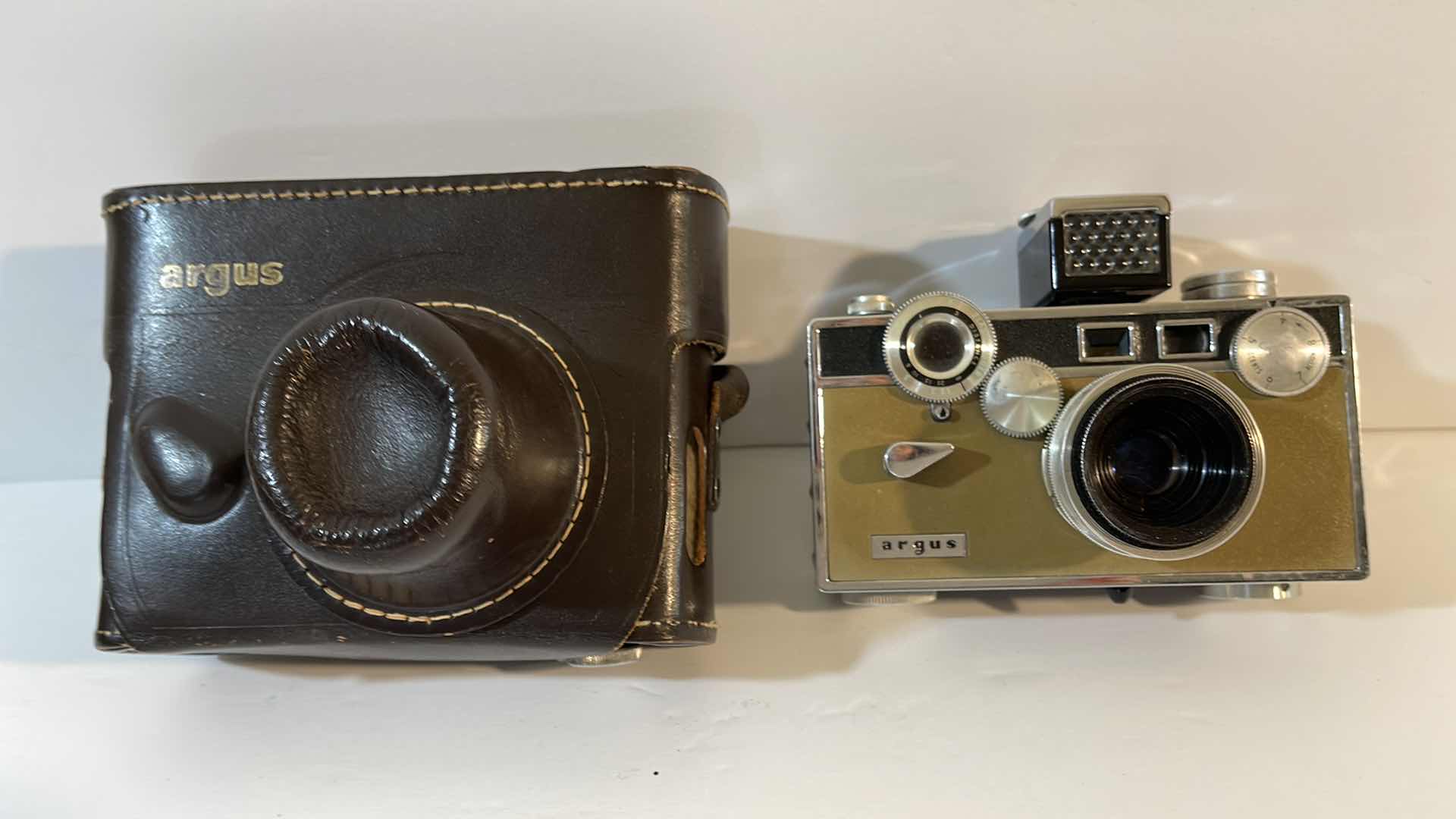 Photo 1 of ARGUS VINTAGE CAMERA IN CASE 