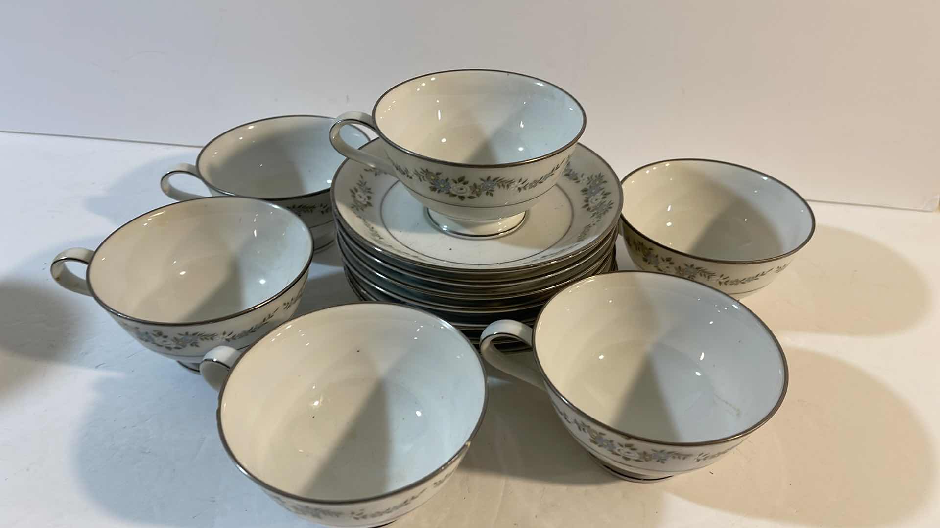 Photo 1 of Noritake LEONORE 
6 TEACUPS AND 7 SAUCERS MORE OF THIS SET IN auction