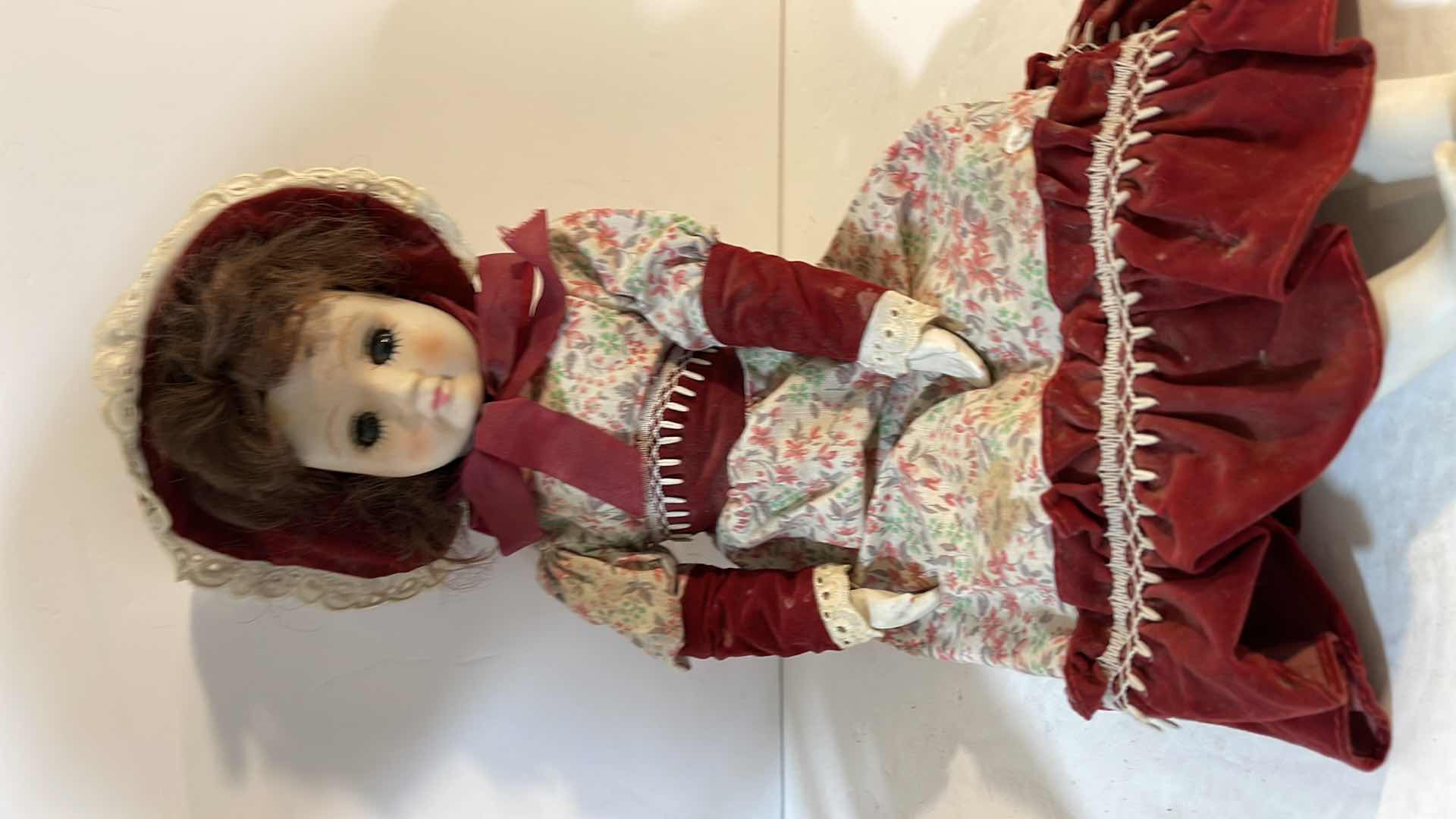 Photo 1 of ANTIQUE / VINTAGE PORCELAIN UNMARKED SOCKET HEAD DOLLS W/ CLOTH BODYS AND SLEEPY EYES