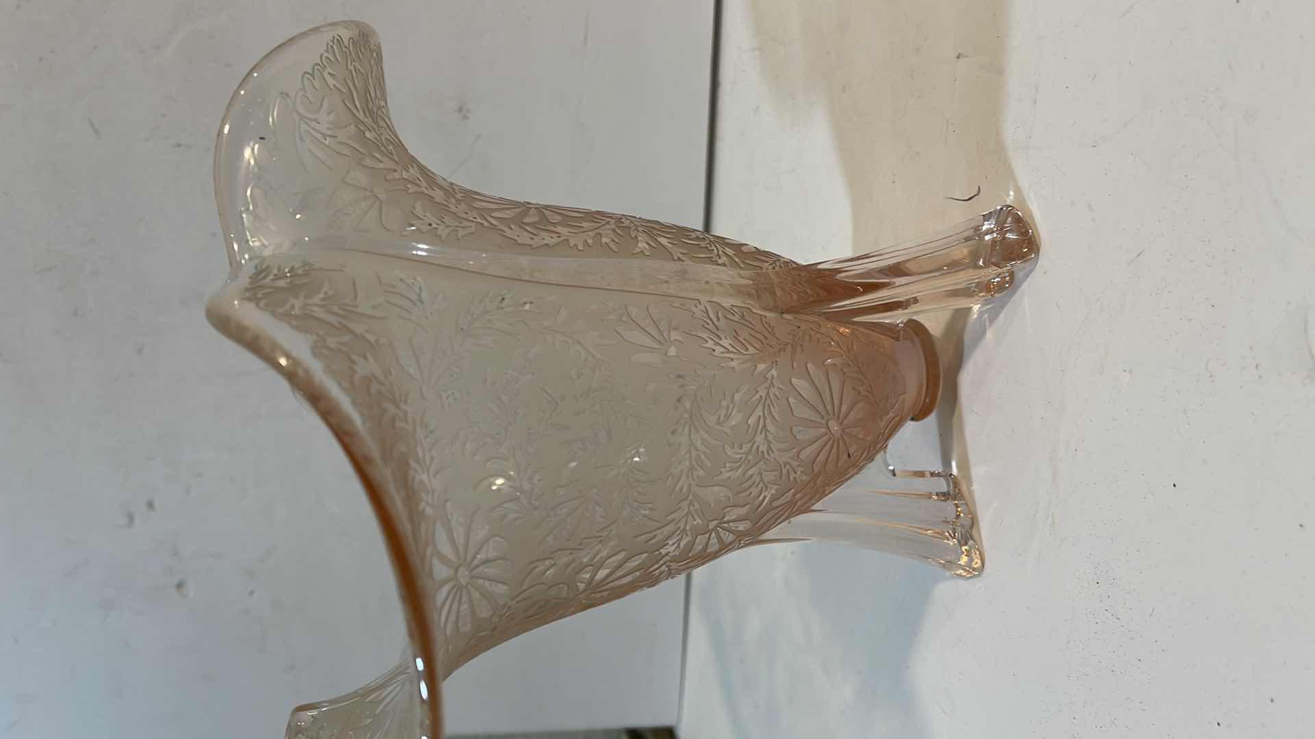 Photo 1 of Art deco, RUFFLED EDGE pink GLASS WITH daisy edged