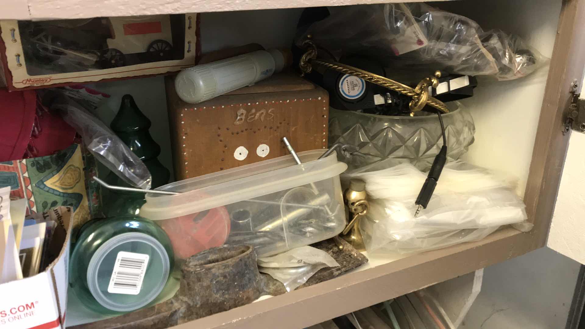 Photo 1 of CONTENTS OF CUPBOARD