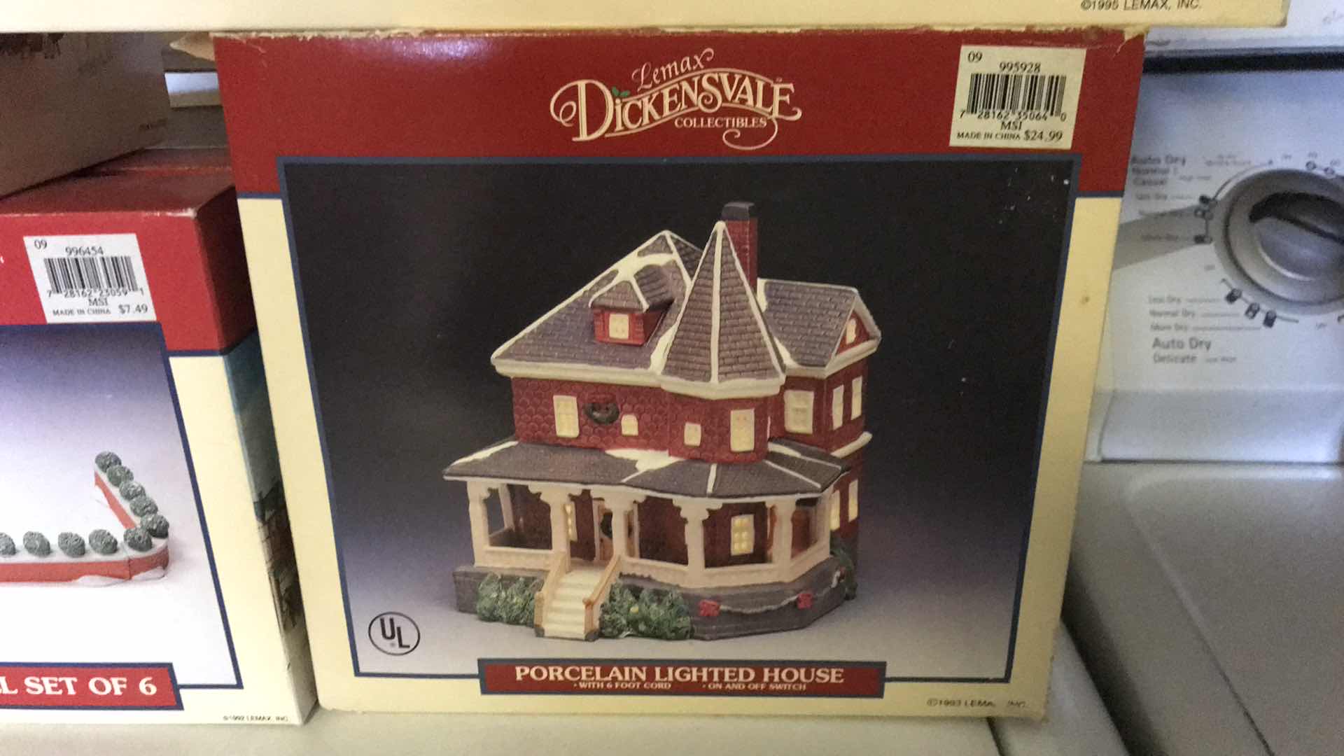 Photo 1 of LEMAX DICKENSVALE COLLECTABLES PORCELAIN LGHTED HOUSES AND FENCE