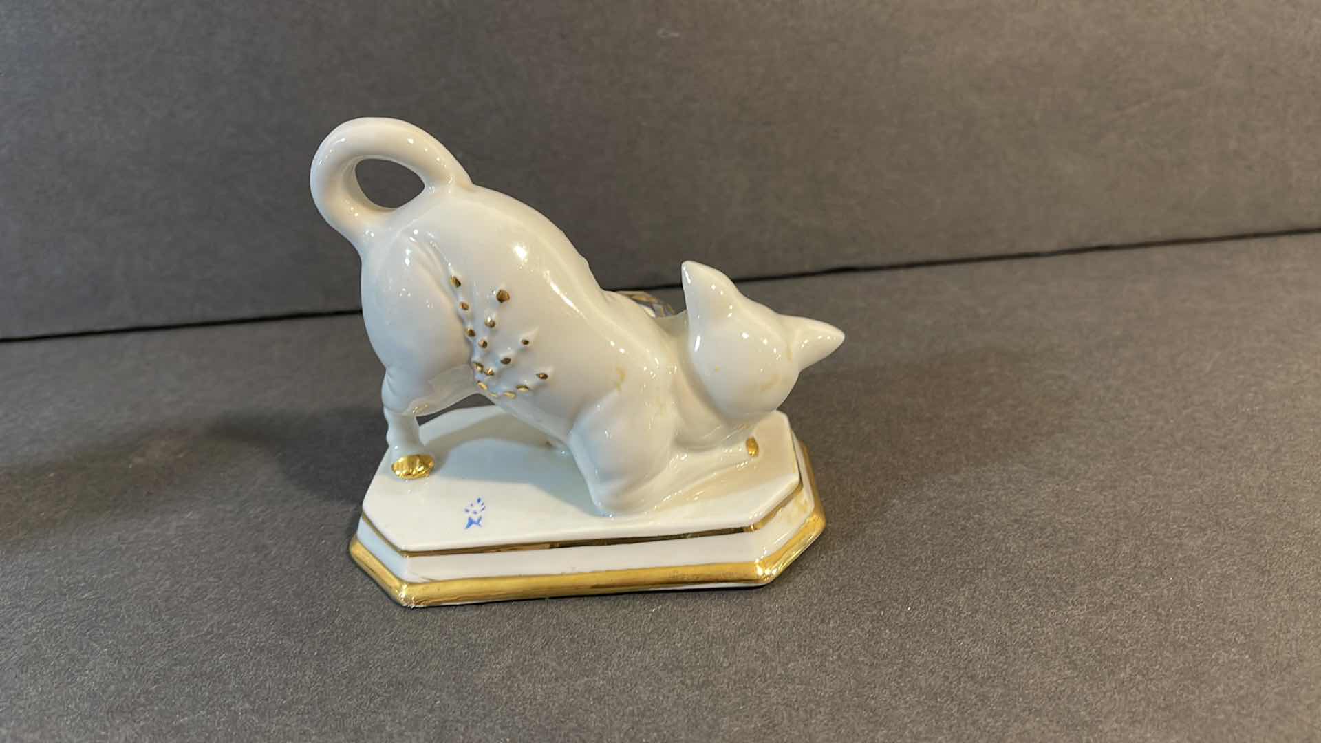 Photo 1 of CAPODIMONTE PORCELAIN WHITE & GOLD CAT WITH SWAROVSKI CRYSTAL BALL MADE IN ITALY