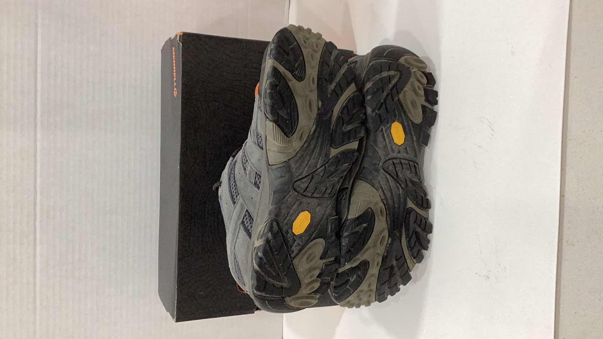 Photo 1 of MERRELL MENS TRAIL SHOE SIZE 10
