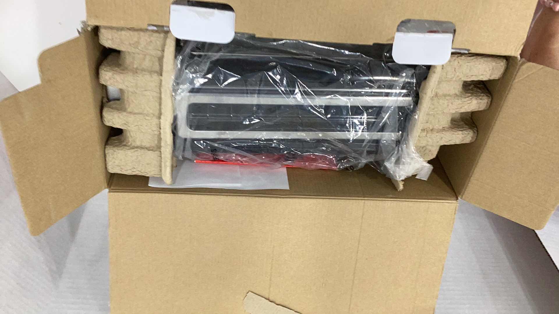 Photo 1 of DASH CLEAR VIEW TOASTER LONG SLICE TOASTER