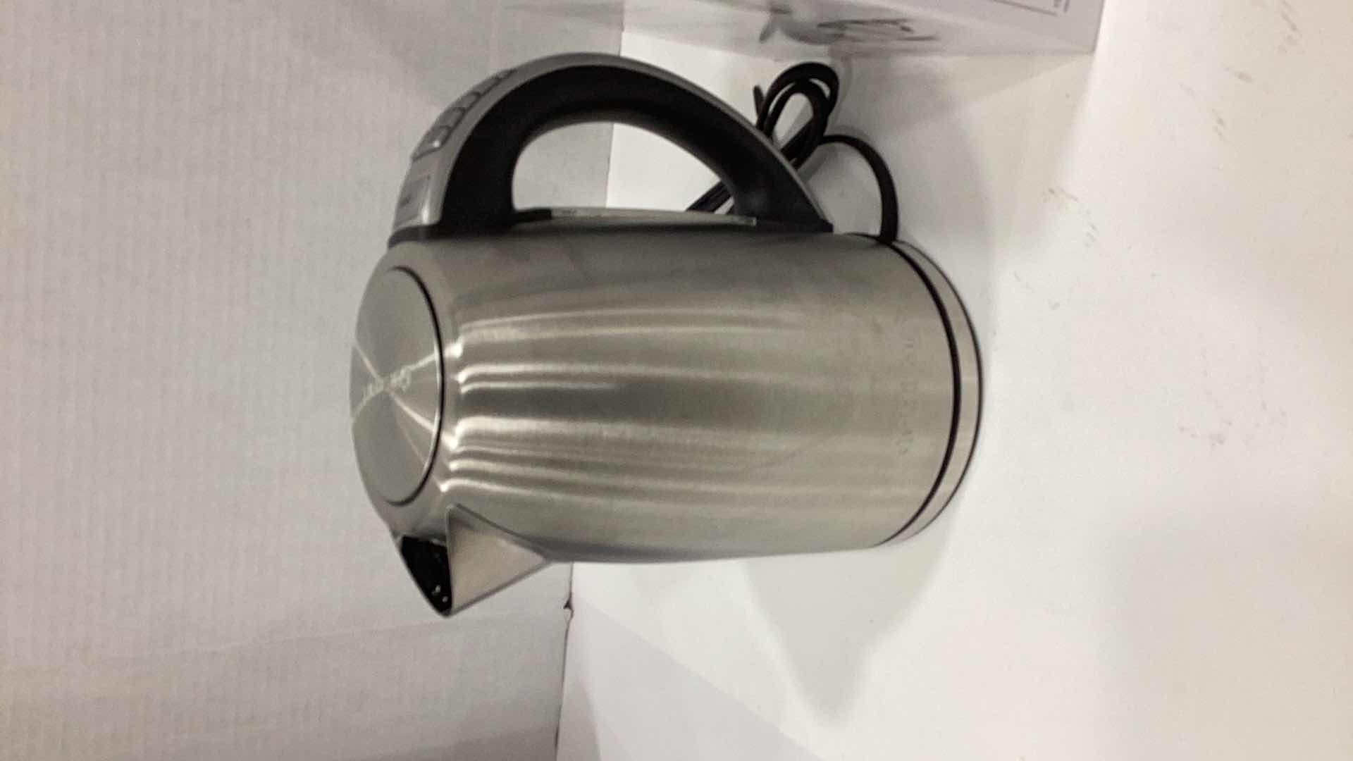 Photo 3 of CUISINART PERFECTEMP CORDLESS PROGRAMMABLE KETTLE