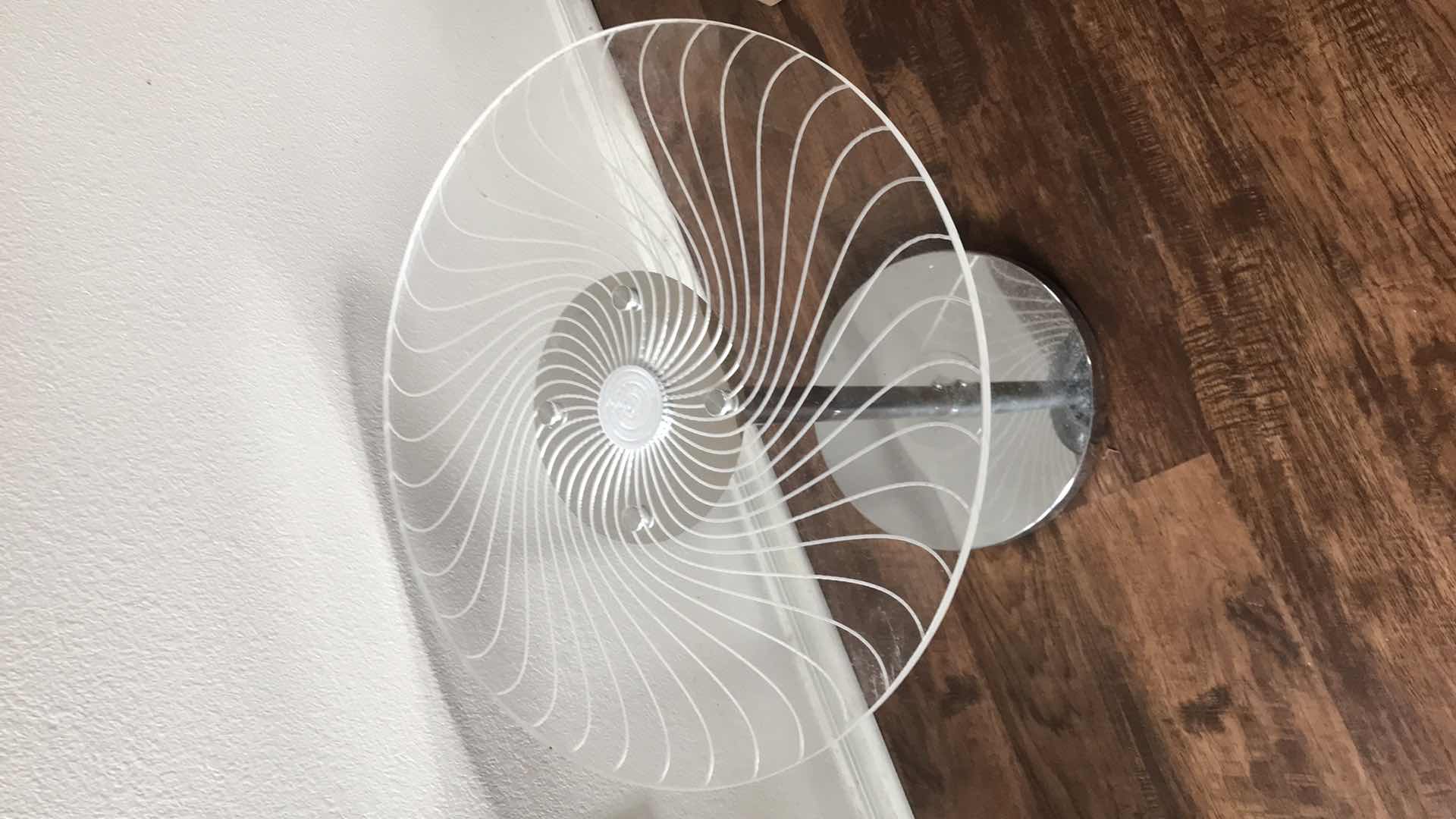 Photo 1 of LUMI SOURCE SPYRA CONTEMPORARY LIGHT UP END TABLE 20”x21”