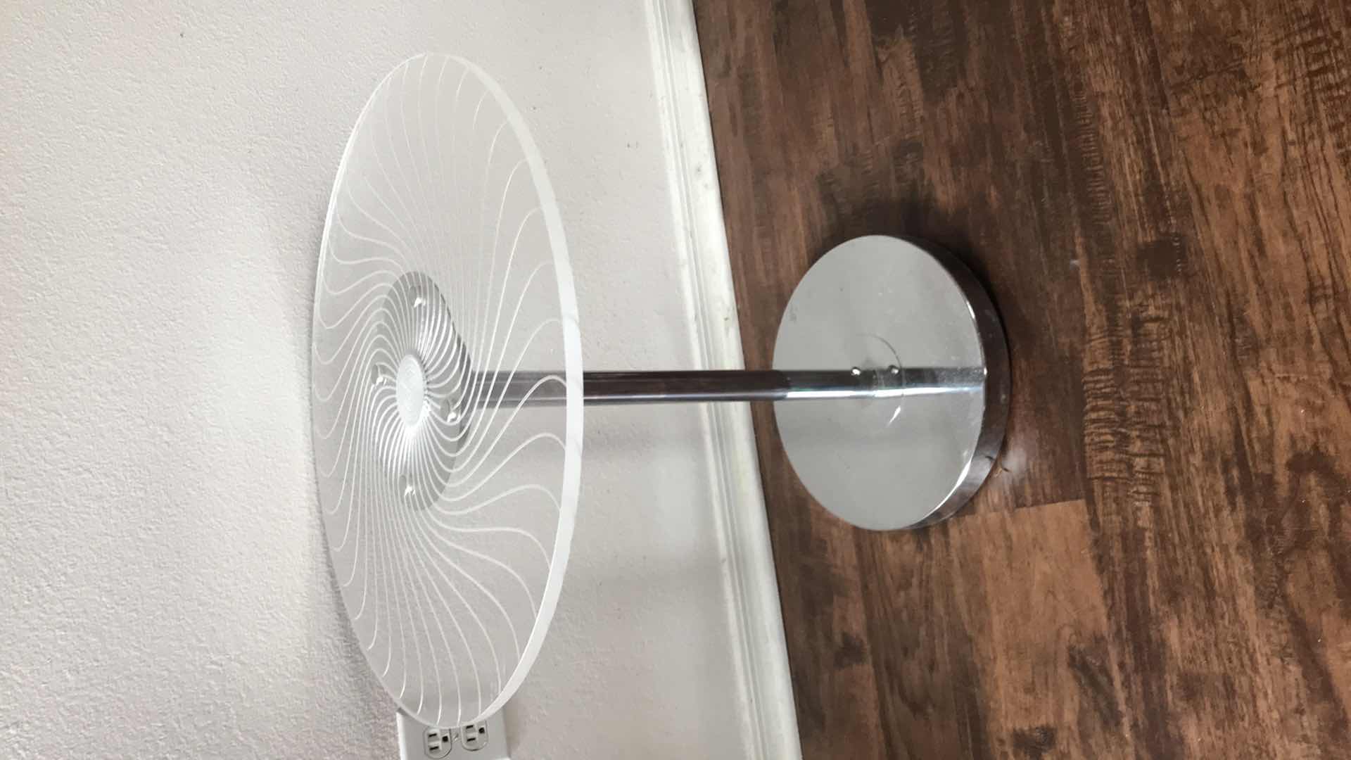 Photo 1 of LUMI SOURCE SPYRA CONTEMPORARY LIGHT UP END TABLE 20”x21”