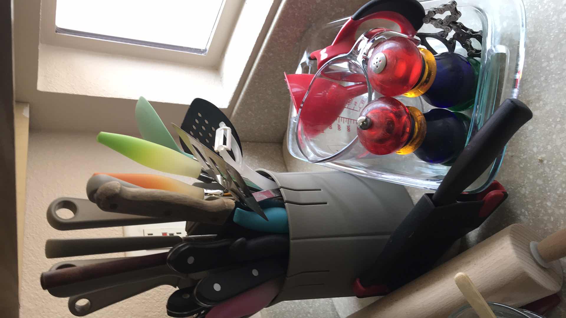 Photo 4 of COLLECTION OF KITCHEN ITEMS