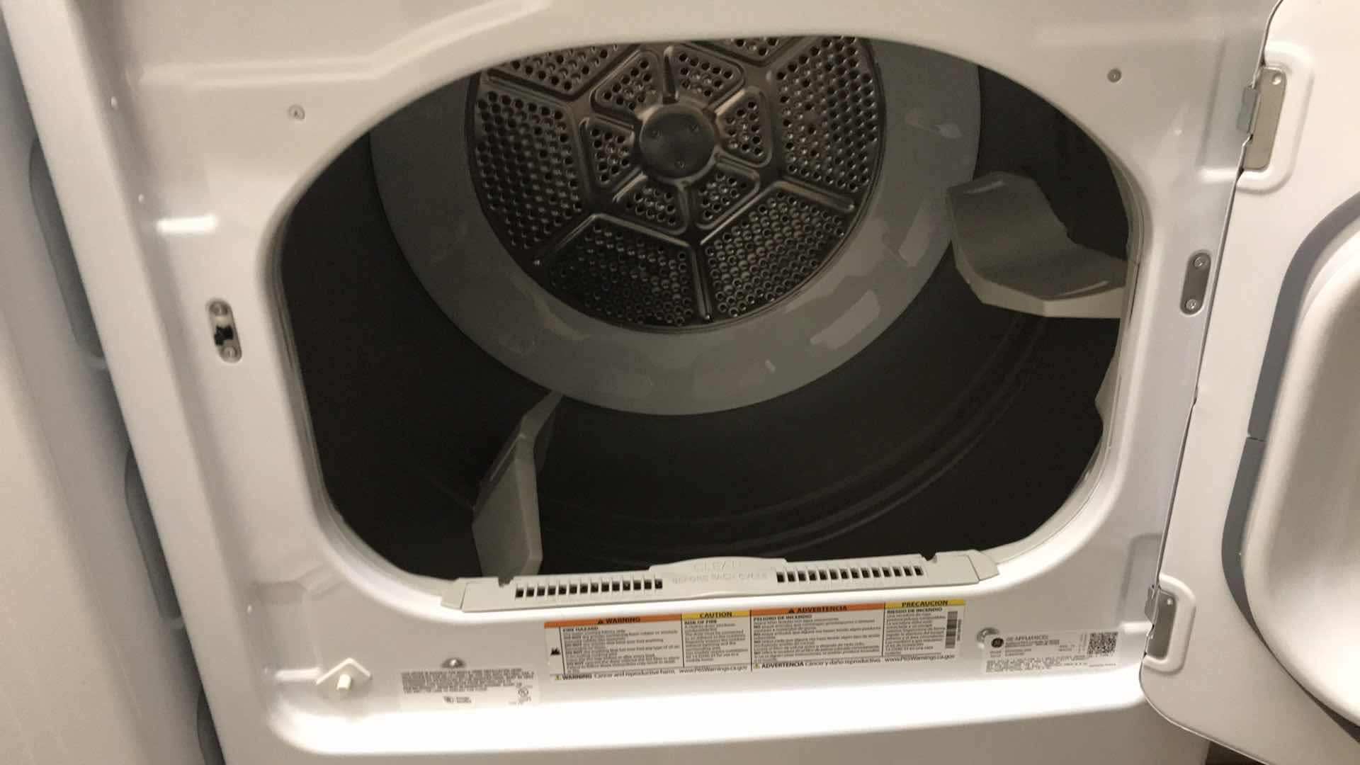 Photo 1 of GE 7.2 CU. FT. CAPACITY ALUMINIZED ALLOY DRUM GAS DRYER WITH SENSOR DRY