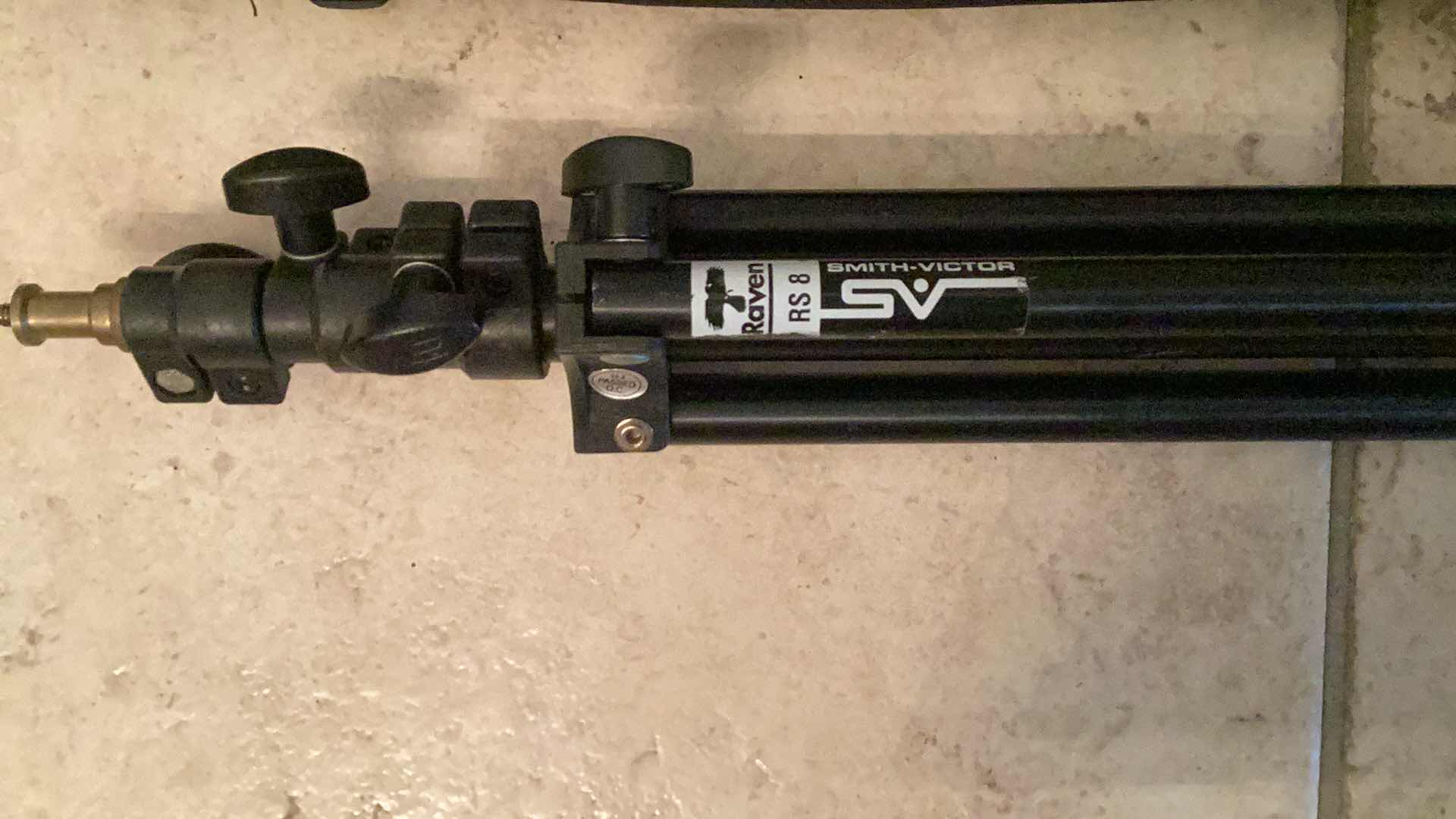 Photo 1 of SMITH VICTOR RAVEN RS 8 TRIPOD & CASE