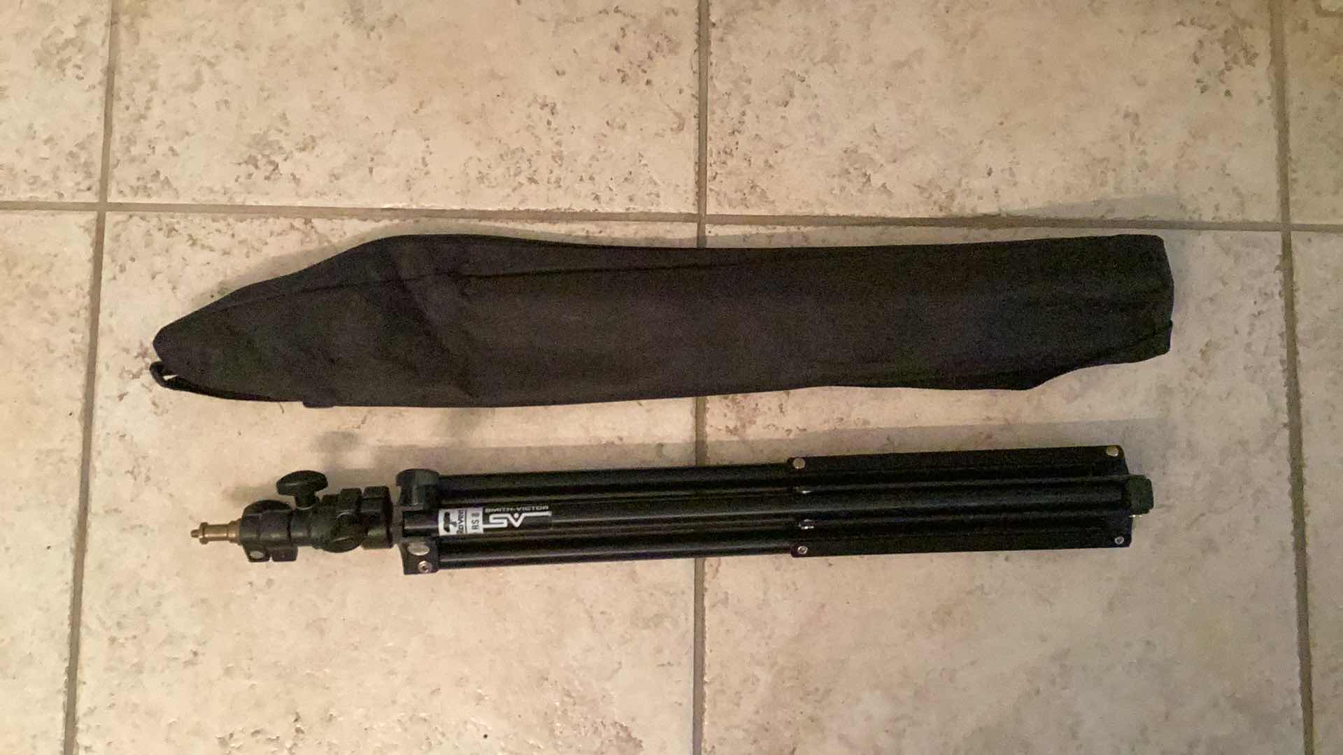 Photo 1 of SMITH VICTOR RAVEN RS 8 TRIPOD & CASE