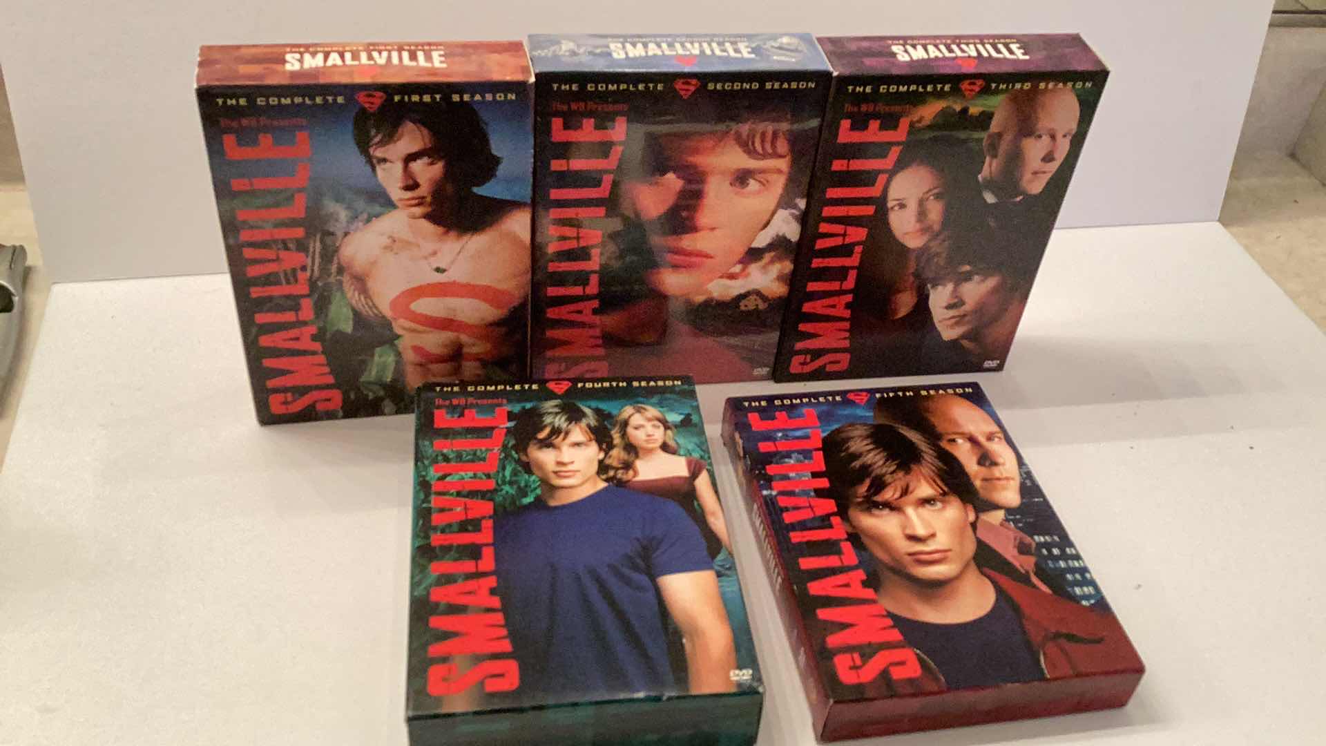 Photo 2 of SMALLVILLE 1-5 BOX SETS