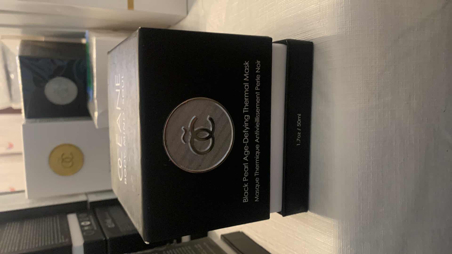 Photo 1 of OCEANE BODY MIND SOUL BLACK PEARL AGE THERMAL MASK