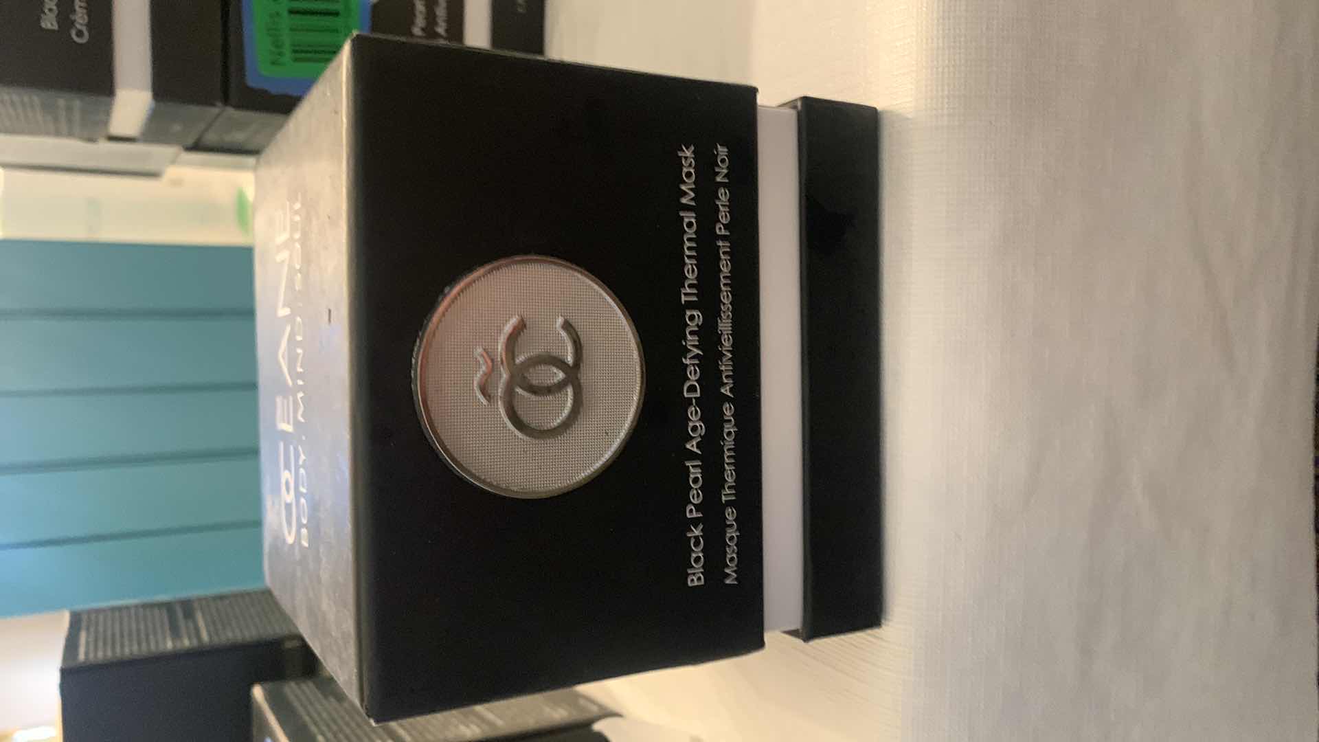 Photo 1 of OCEANE BODY MIND SOUL BLACK PEARL AGE THERMAL MASK