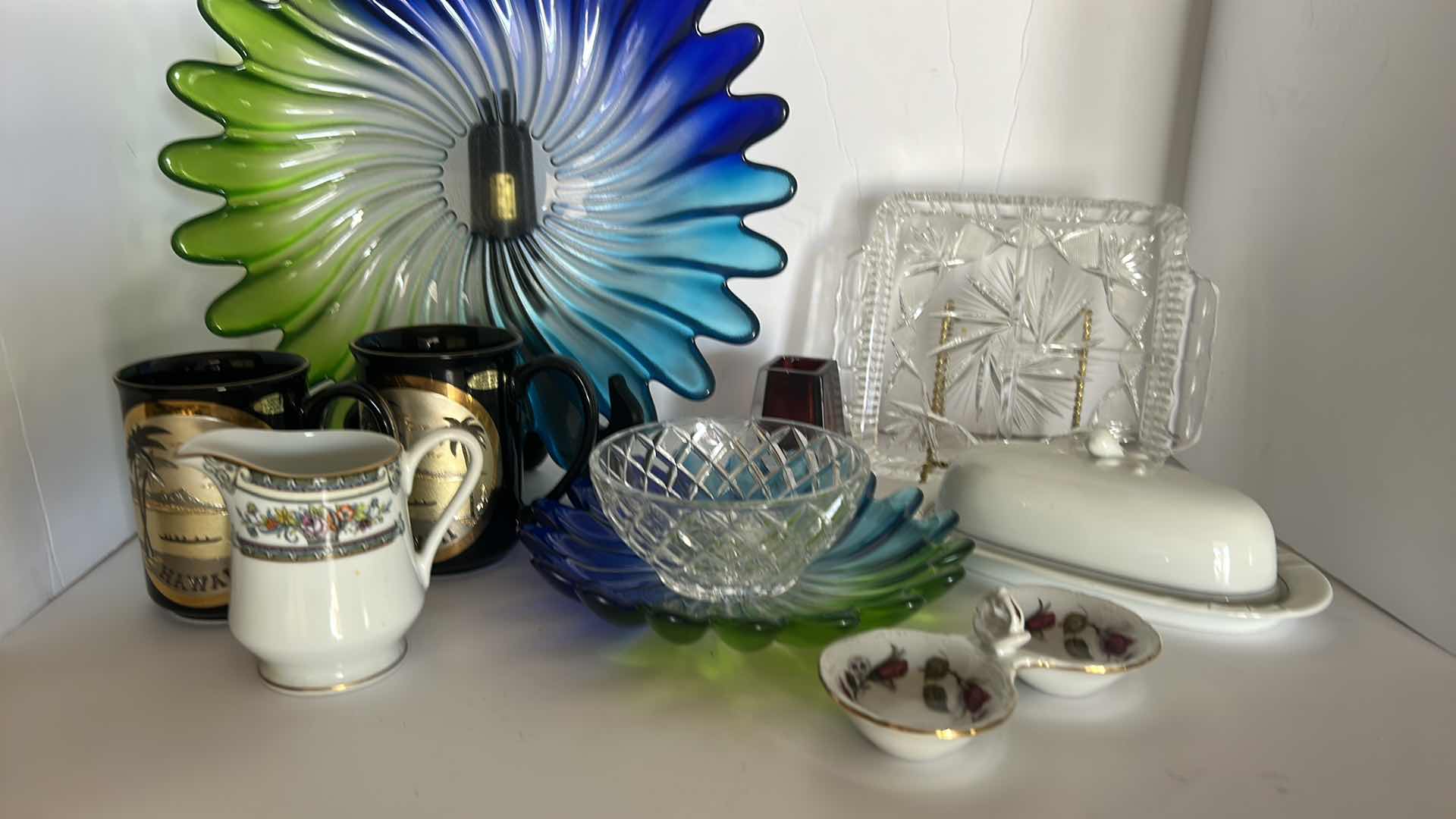 Photo 1 of HOME DECOR ASSORTMENT (HOLDERS NOT INCLUDED)