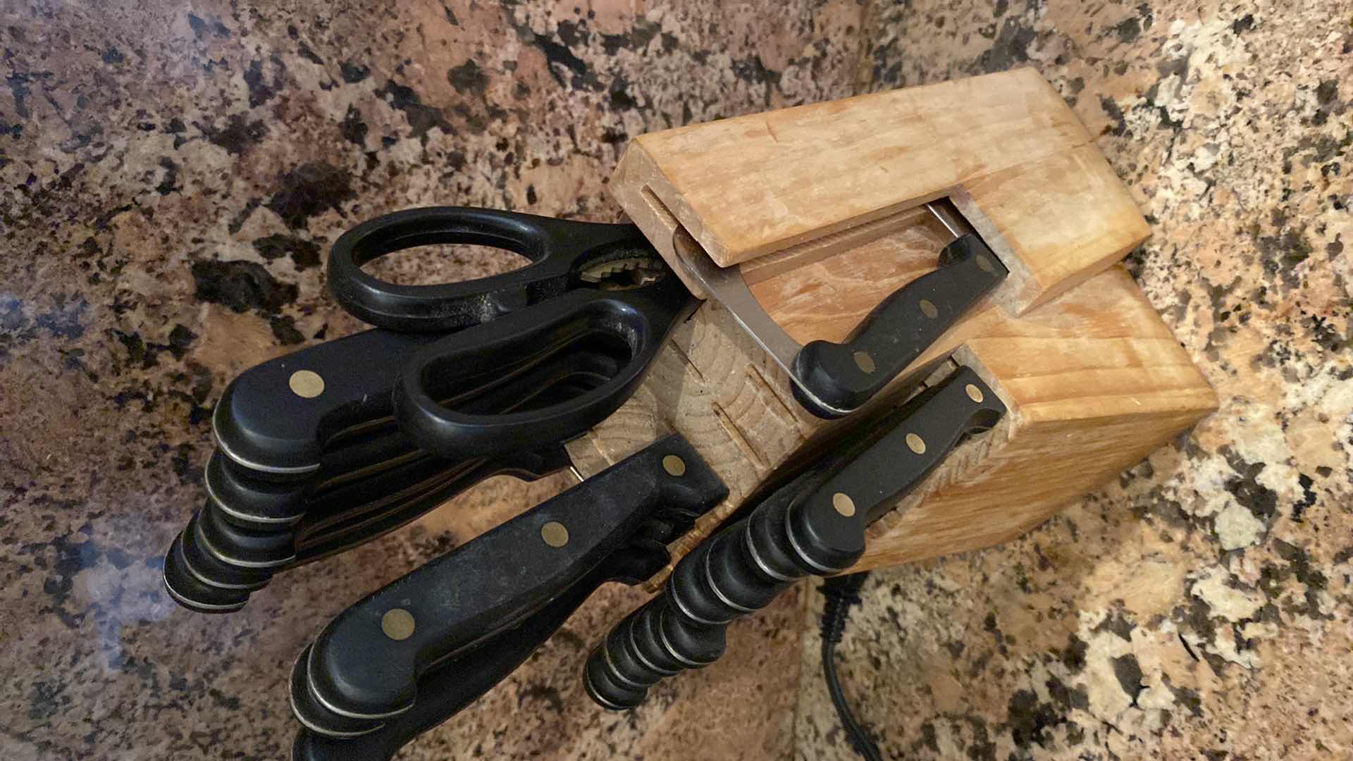 Photo 1 of KNIFE SET WITH BLOCK
