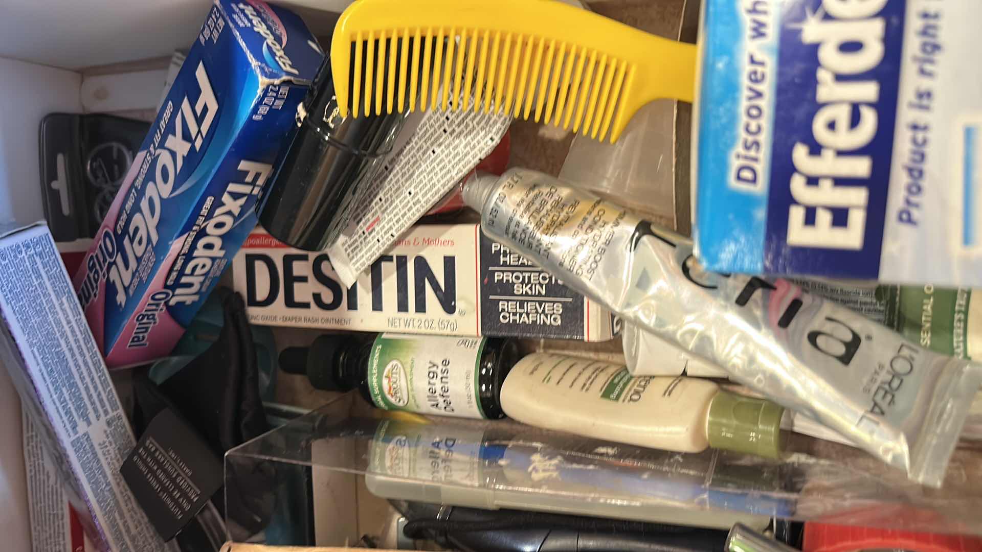 Photo 1 of CONTENTS OF DRAWER