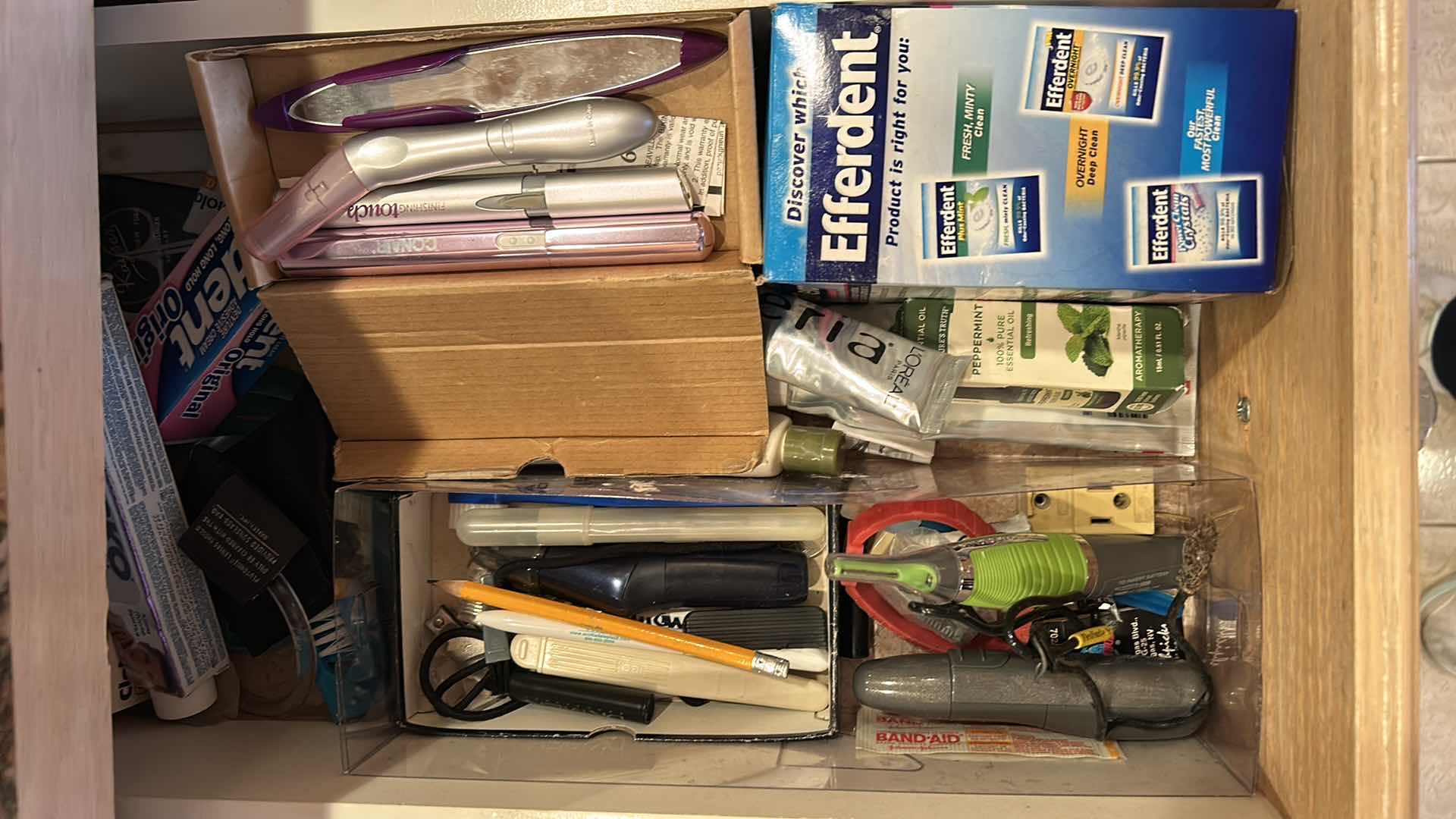 Photo 1 of CONTENTS OF DRAWER