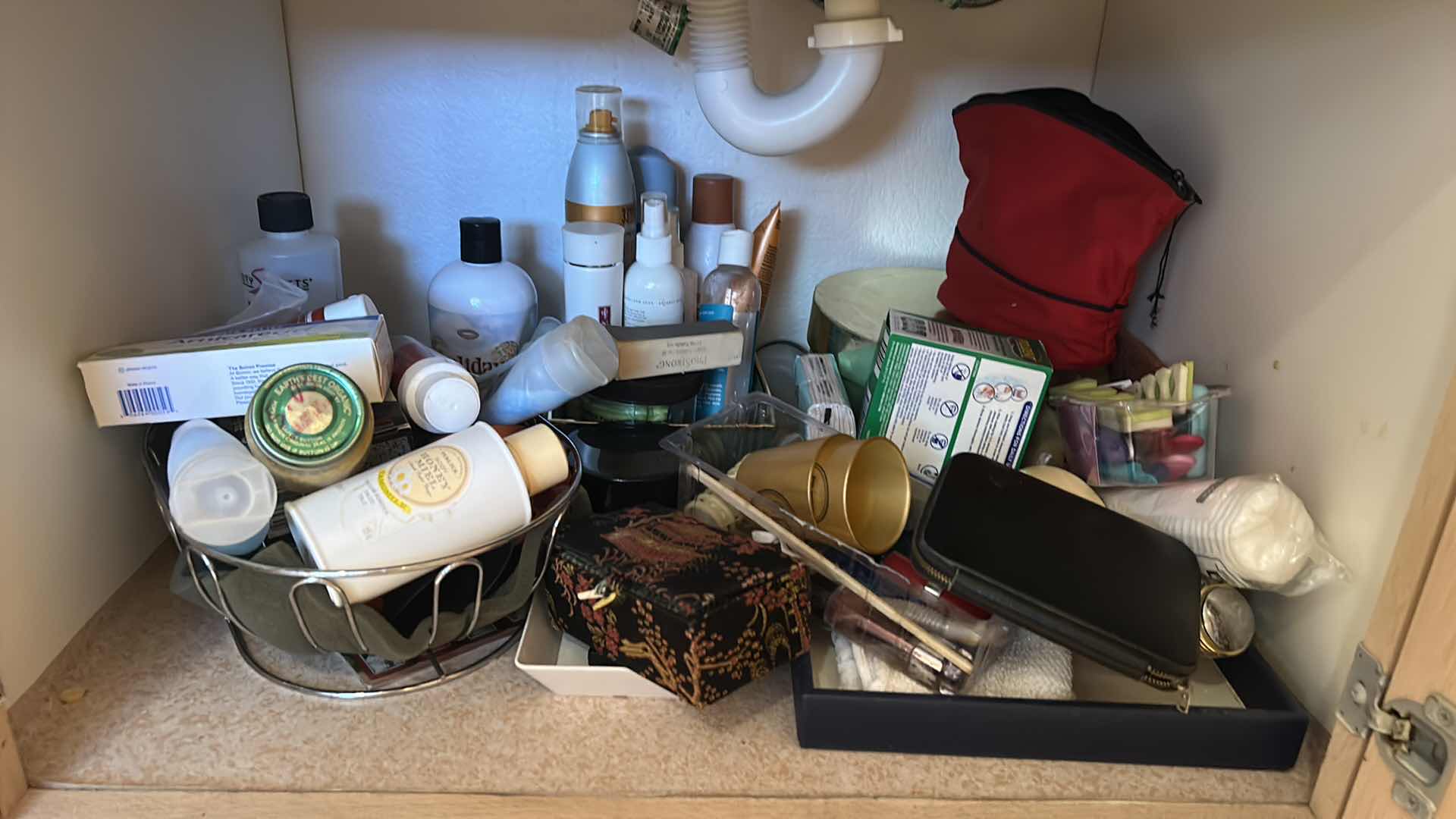 Photo 1 of CONTENTS OF CABINET