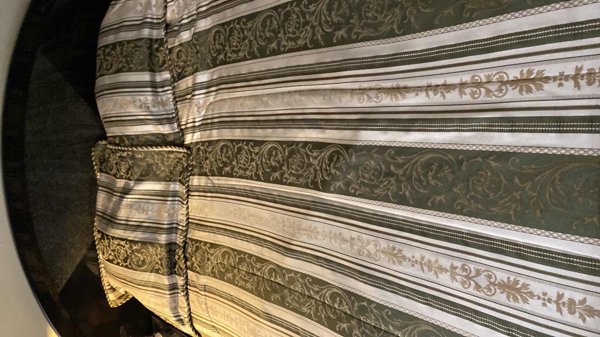 Photo 1 of QUEEN GREEN AND CREAM TRADITIONAL 4 PIECE BEDDING 2 SHAMS COMFORTER AND BEDSKIRT