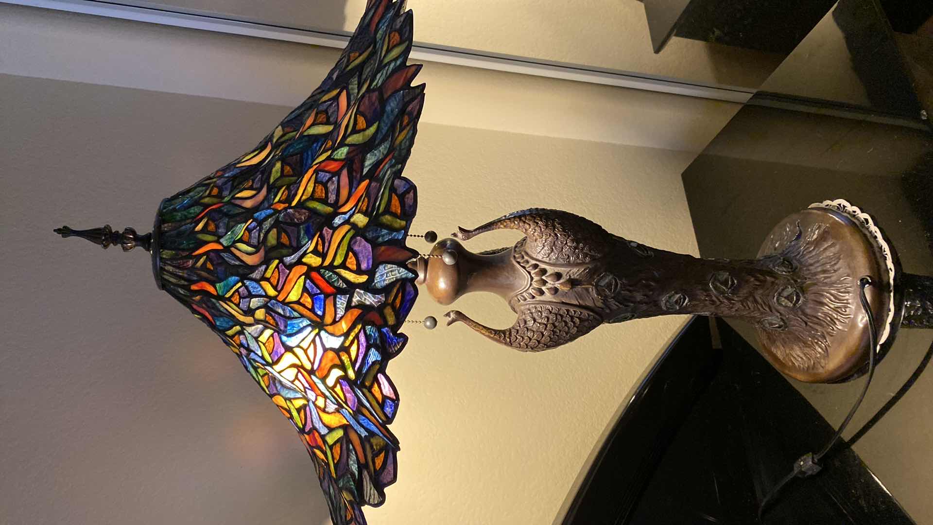 Photo 1 of STAINED GLASS TABLE LAMP H34”