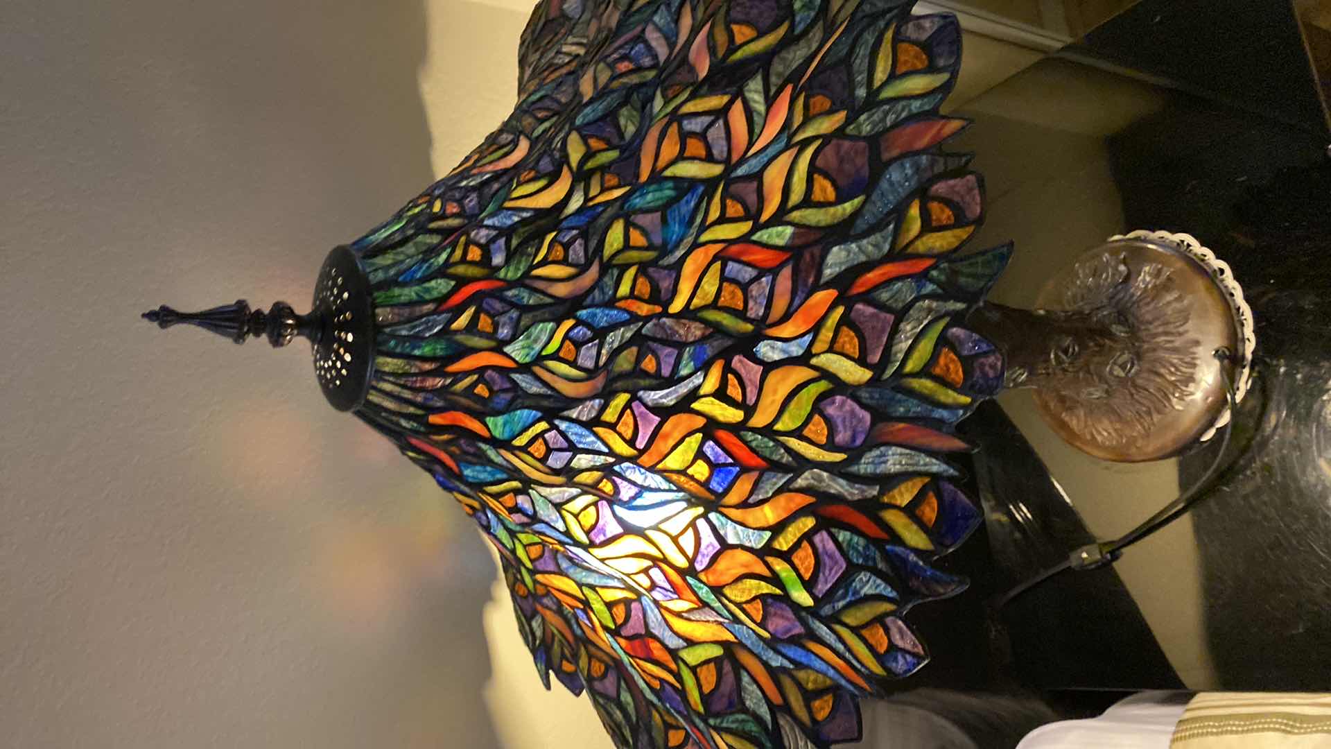 Photo 1 of STAINED GLASS TABLE LAMP H34”